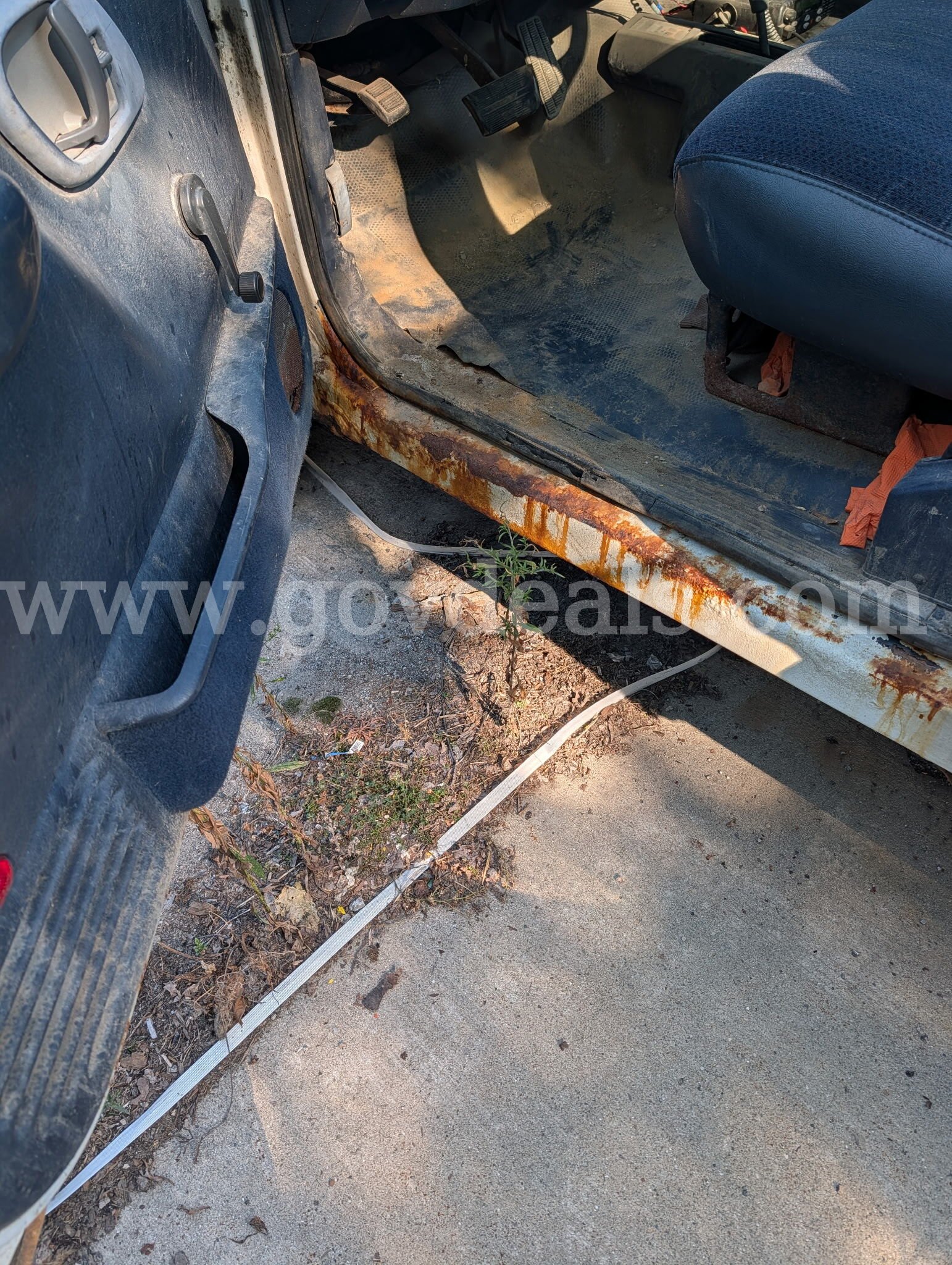 2000 GMC Sierra Classic 2500 GMC Sierra Government Surplus Auction - Photo #2
