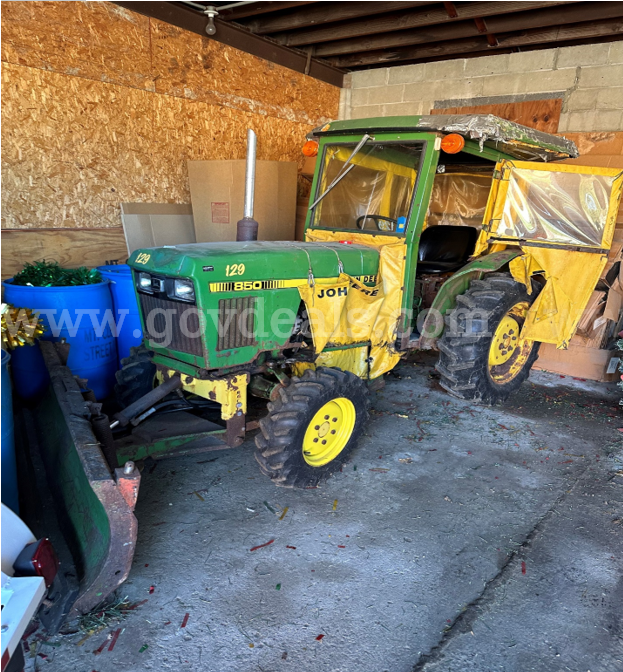 JOHN DEERE 850 4X4 John Deere 850 Government Surplus Auction - Primary Photo