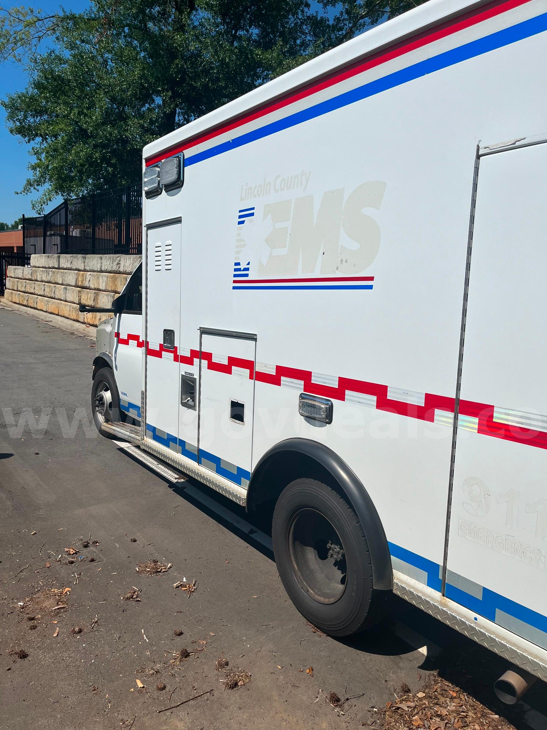 2017 Chevrolet Express Chevrolet Express Government Surplus Auction - Photo #2