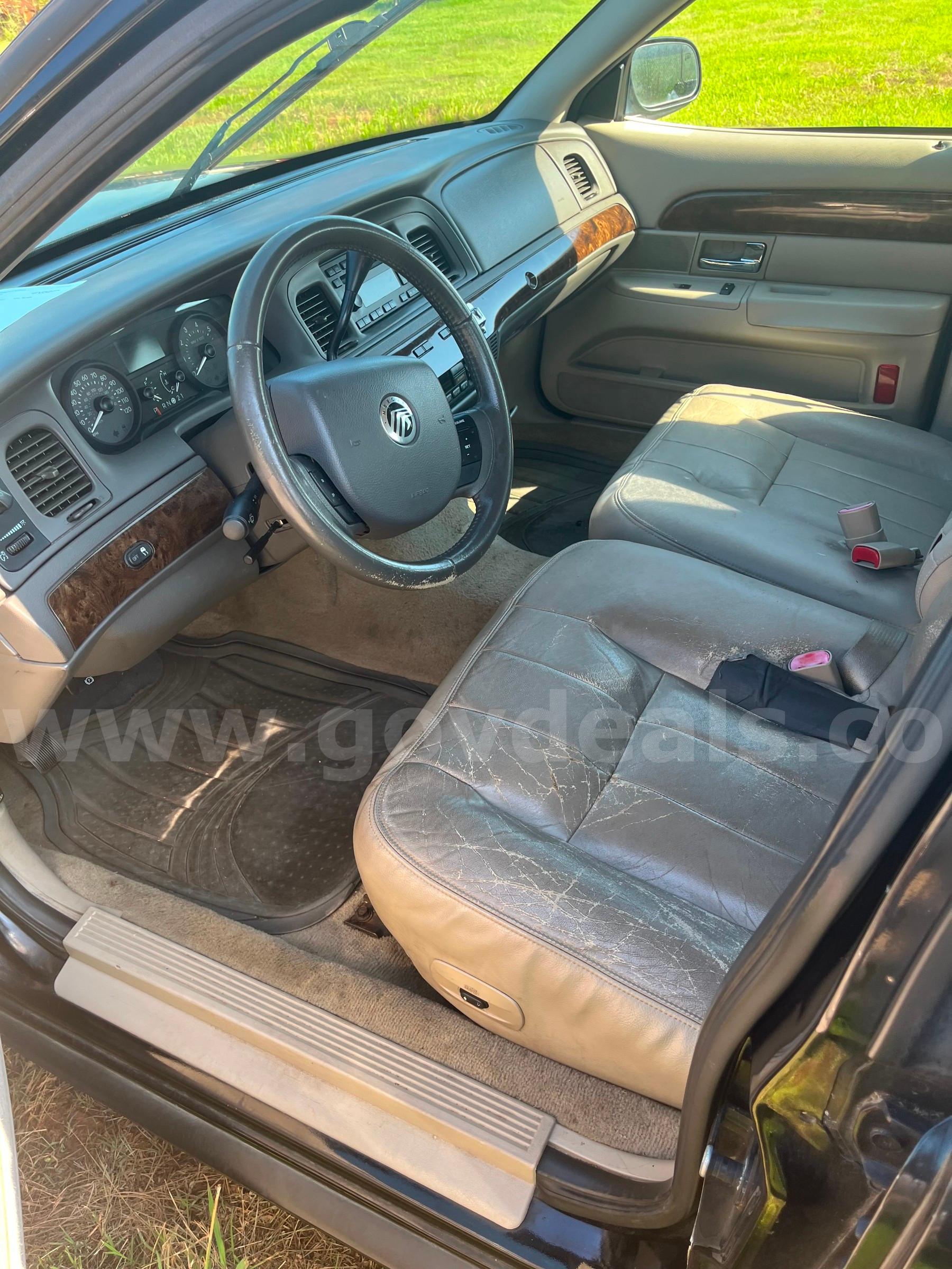 2010 Mercury Grand Marquis Mercury Grand Marquis Government Surplus Auction - Photo #4