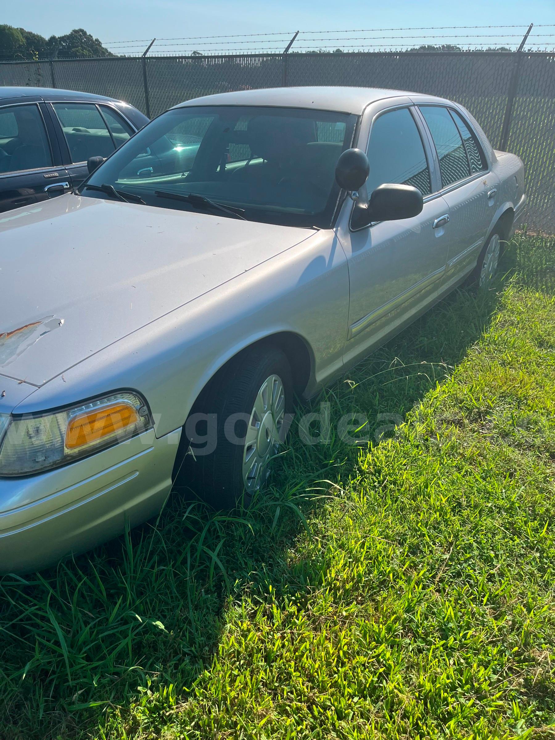 2011 Ford Crown Victoria Ford Crown Victoria Government Surplus Auction - Photo #2