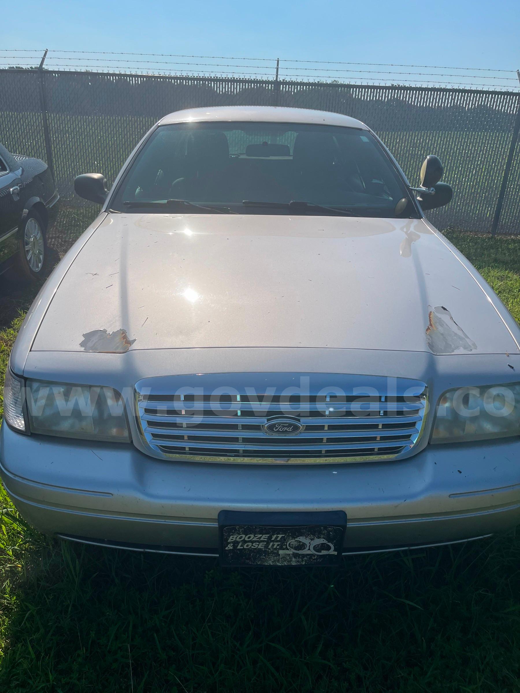 2011 Ford Crown Victoria Ford Crown Victoria Government Surplus Auction - Photo #3