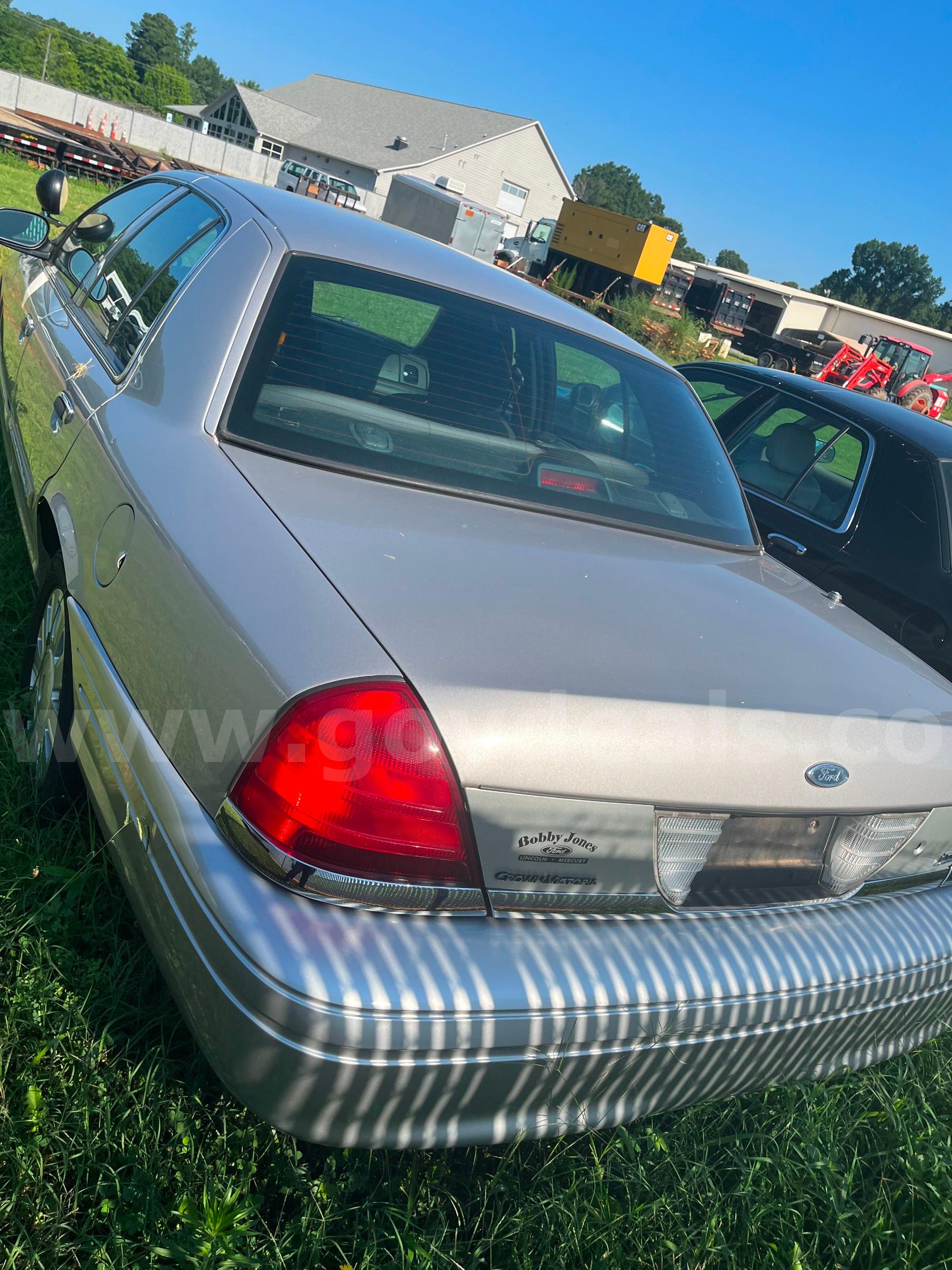 2011 Ford Crown Victoria Ford Crown Victoria Government Surplus Auction - Photo #6
