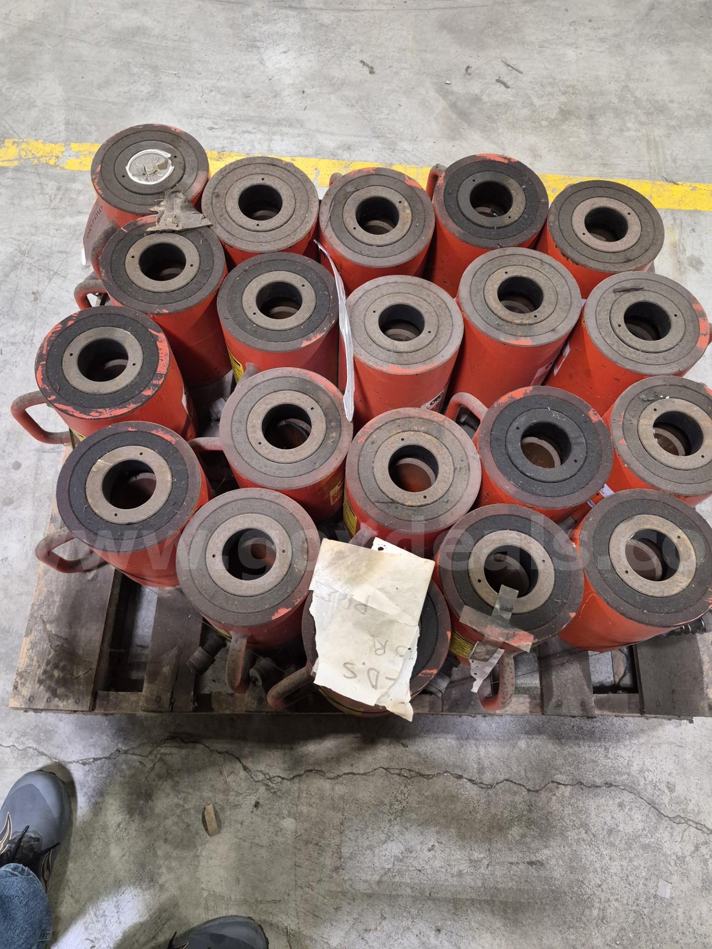 100 TON JACKS USED GOOD CONDITION ENERPAC 100 Government Surplus Auction - Photo #2