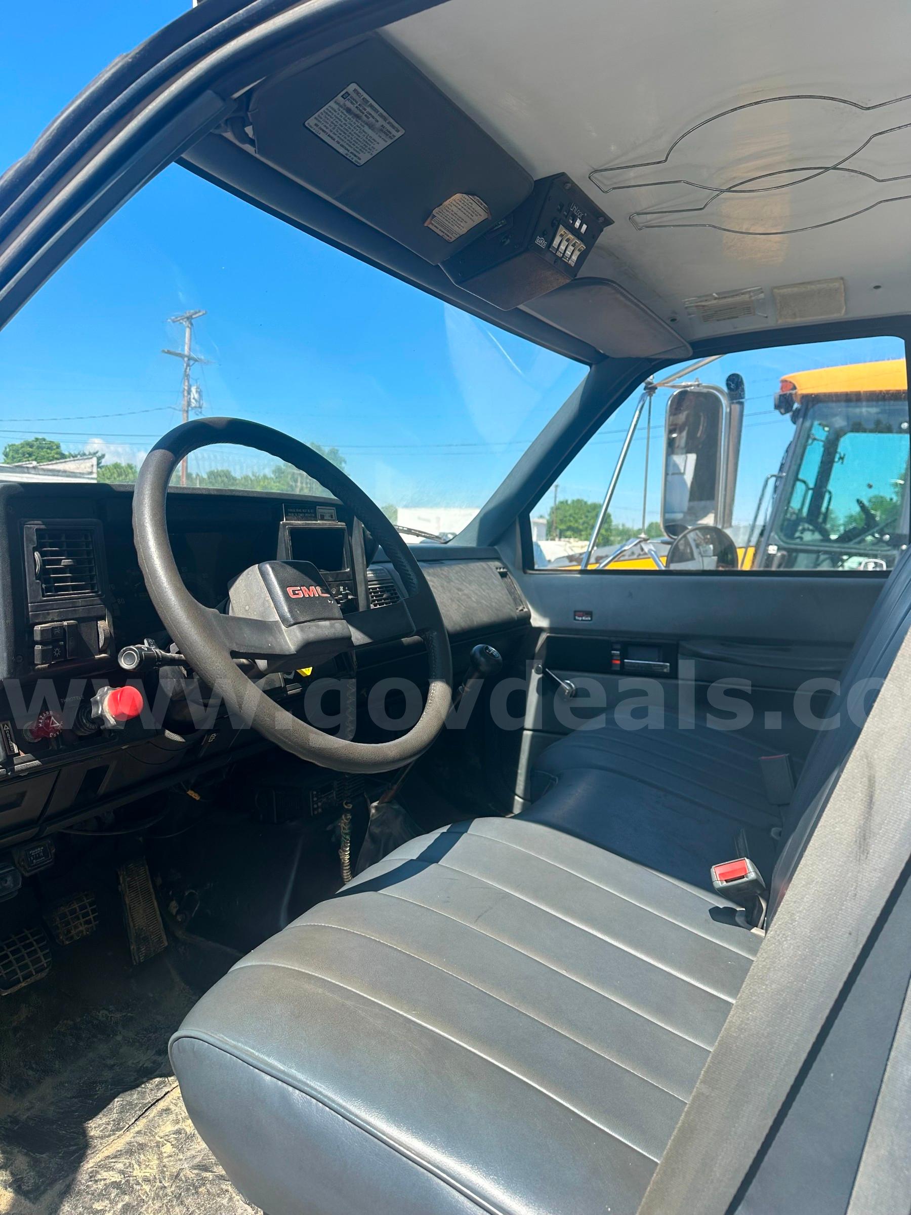 1993 GMC C7H042 GMC C7H042 Government Surplus Auction - Photo #5