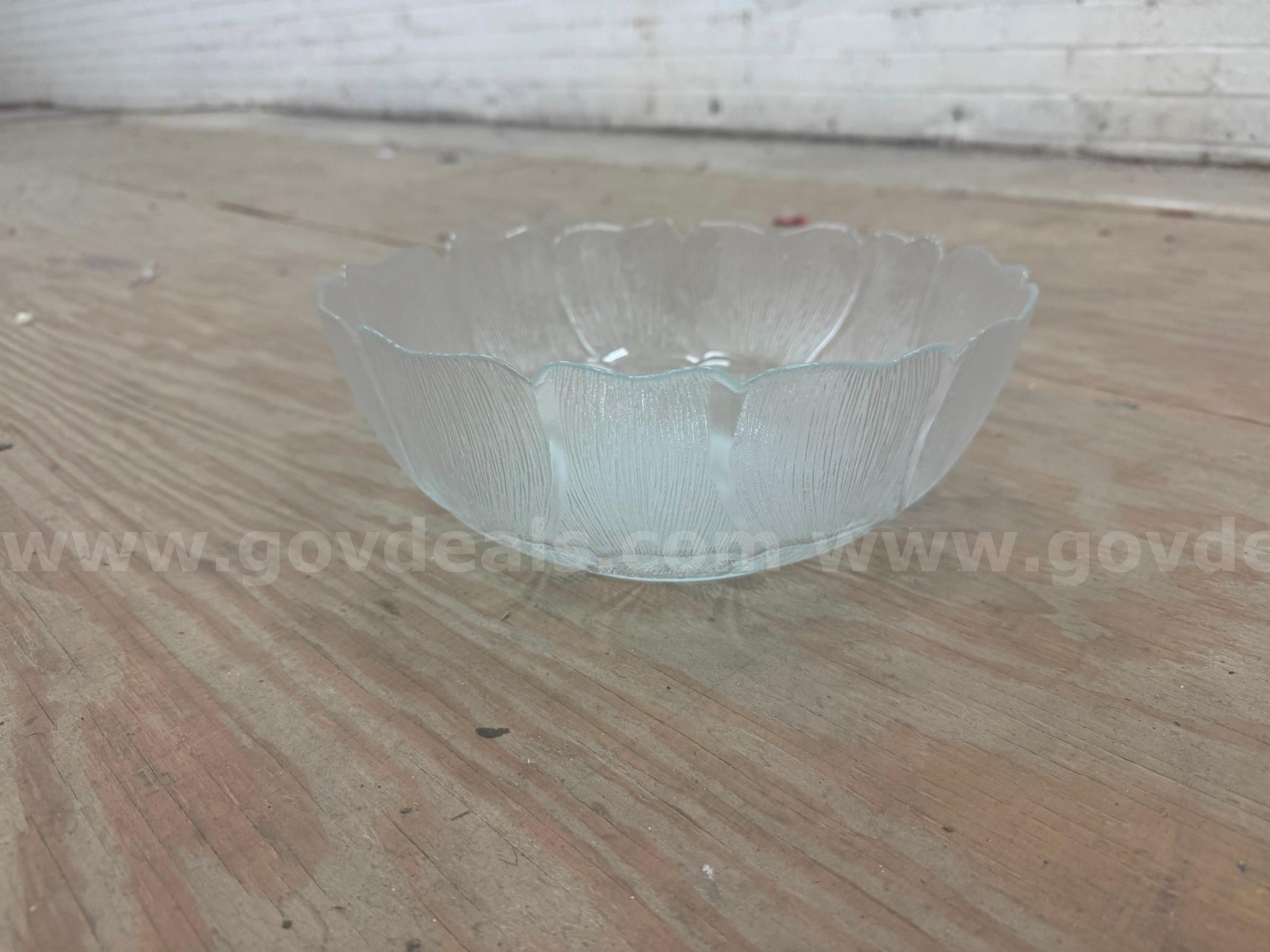 Glass Serving Bowls (1 Lot of 8)   Government Surplus Auction - Primary Photo