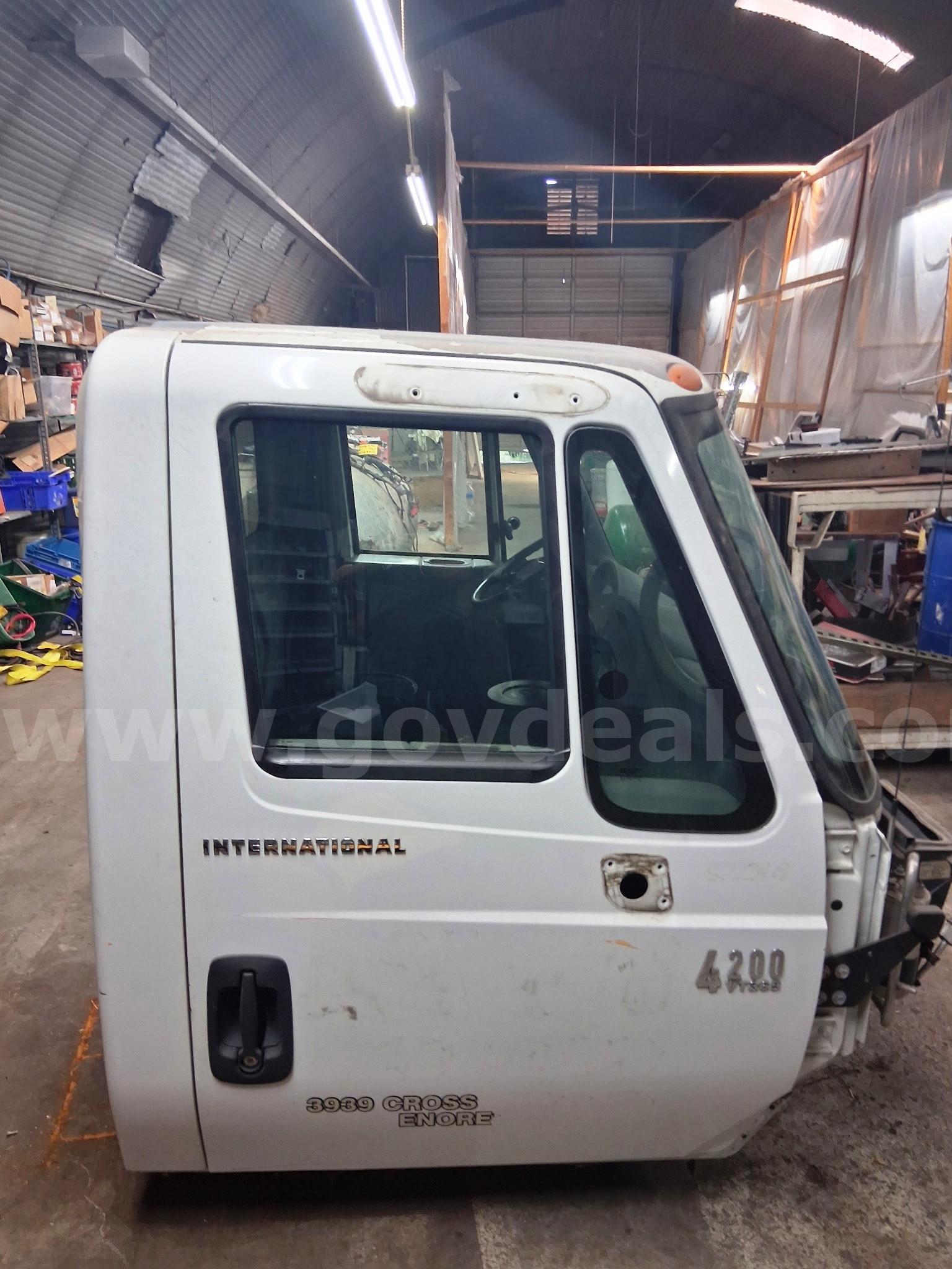2003 International 4200 Conventional Cab – CAB ONLY International 4200 Government Surplus Auction - Photo #2