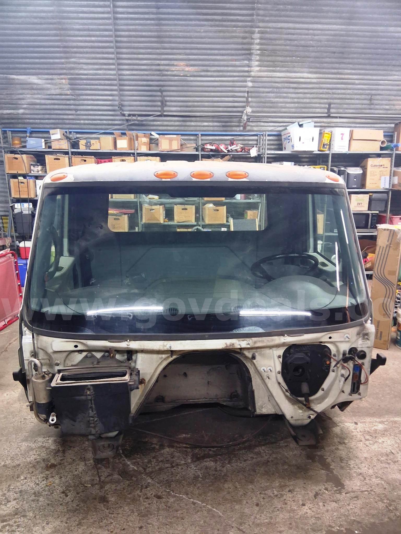 2003 International 4200 Conventional Cab – CAB ONLY International 4200 Government Surplus Auction - Photo #3