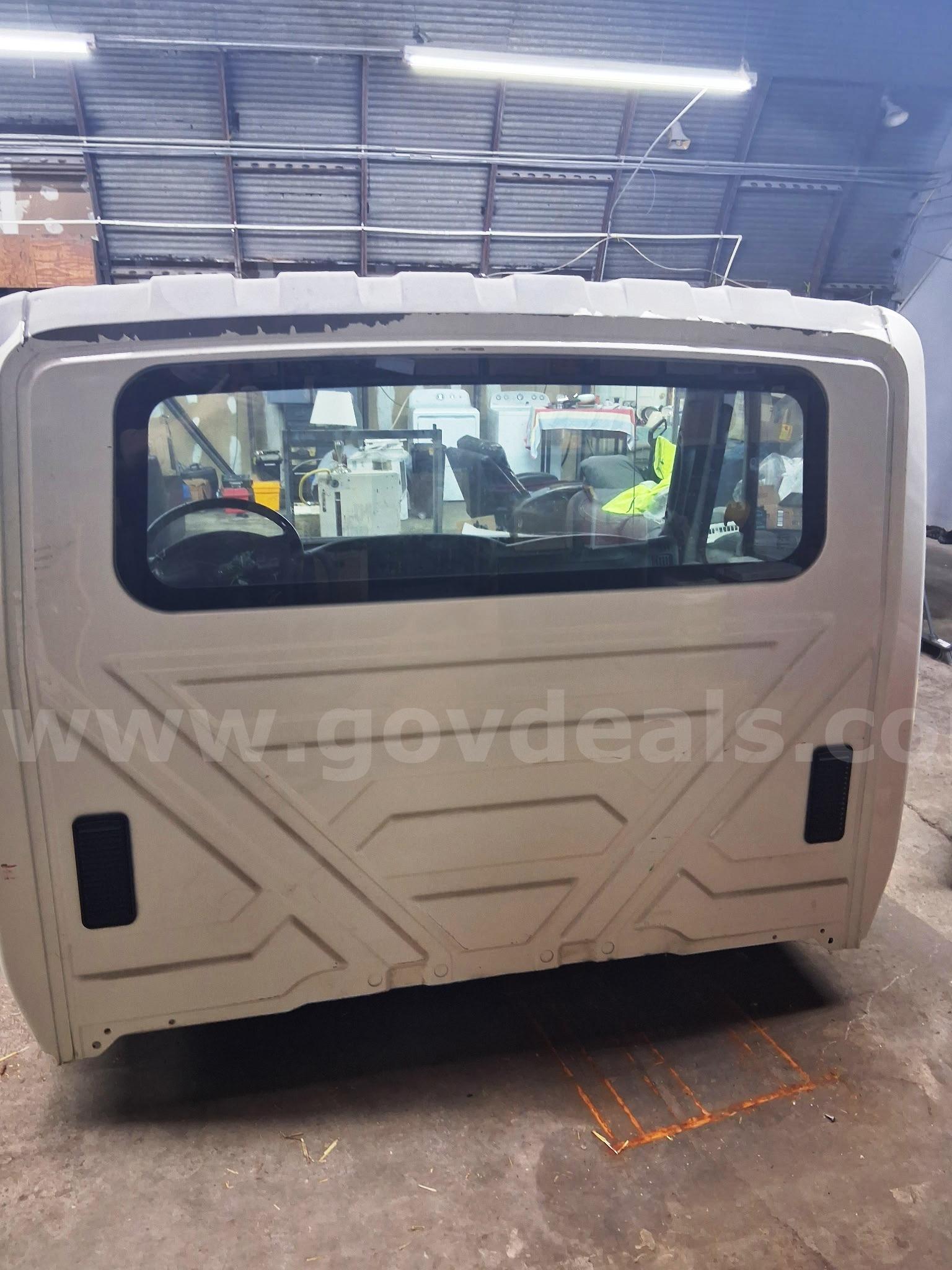 2003 International 4200 Conventional Cab – CAB ONLY International 4200 Government Surplus Auction - Photo #4