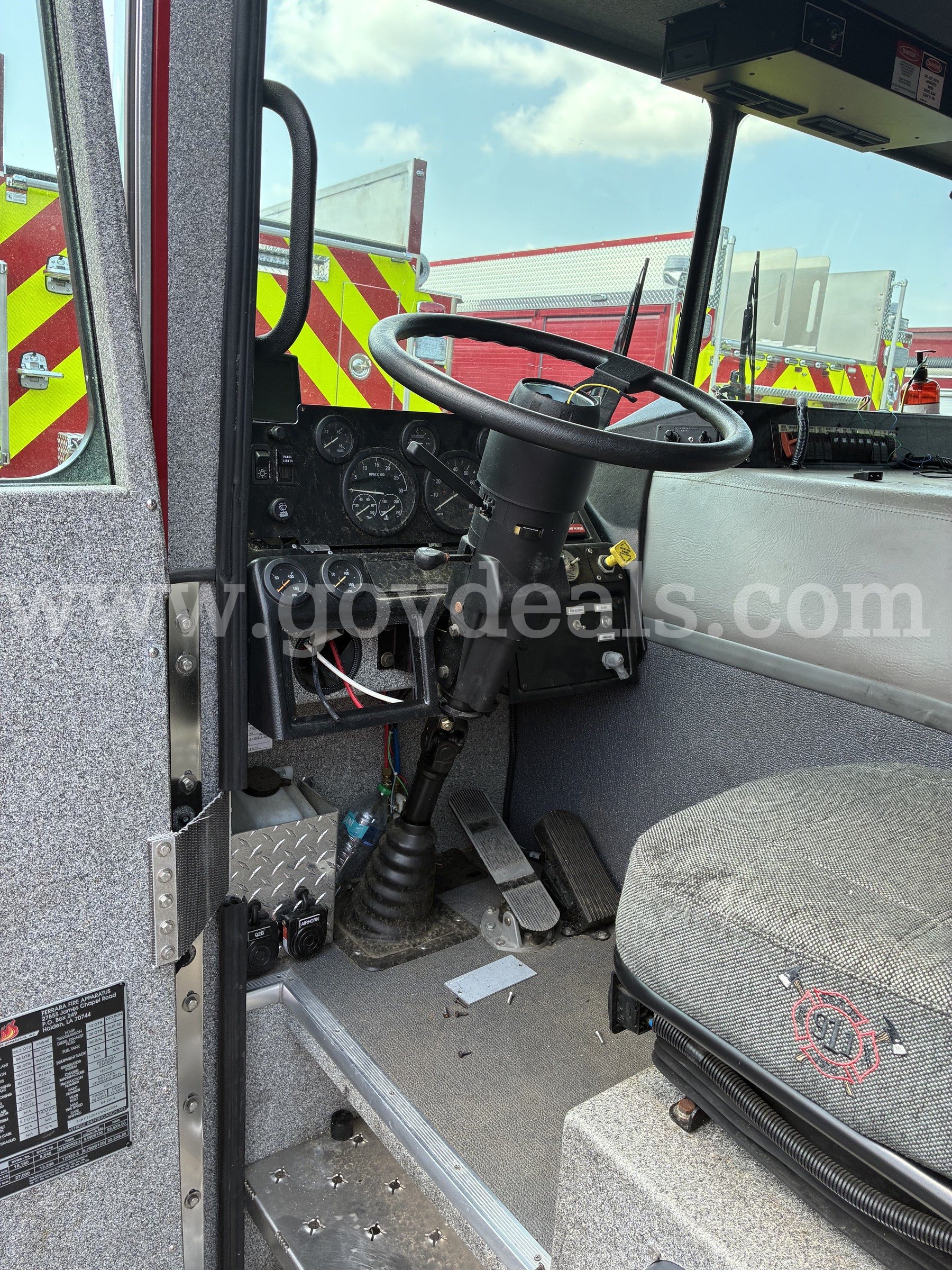 2014 Firetruck Truck Chassis (Scrap/Salvage Title) Ferrara Firetruck Government Surplus Auction - Photo #4