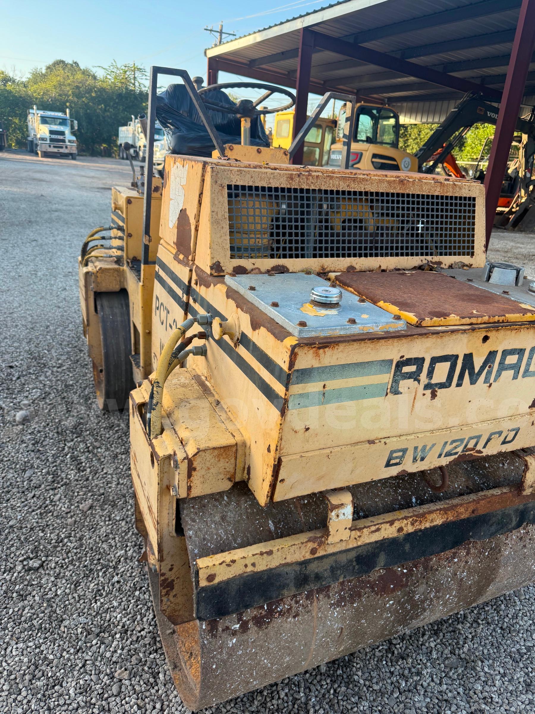 1983 Bomag Tandem Steel Roller Bomag BW 120 AD Government Surplus Auction - Photo #4