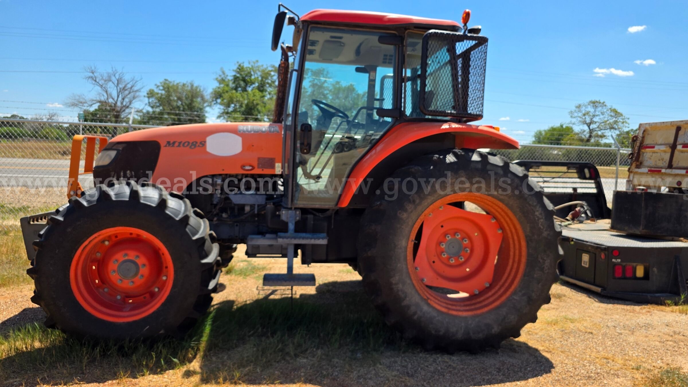 Kubota 108S Tractor Kubota 108S Government Surplus Auction - Photo #3