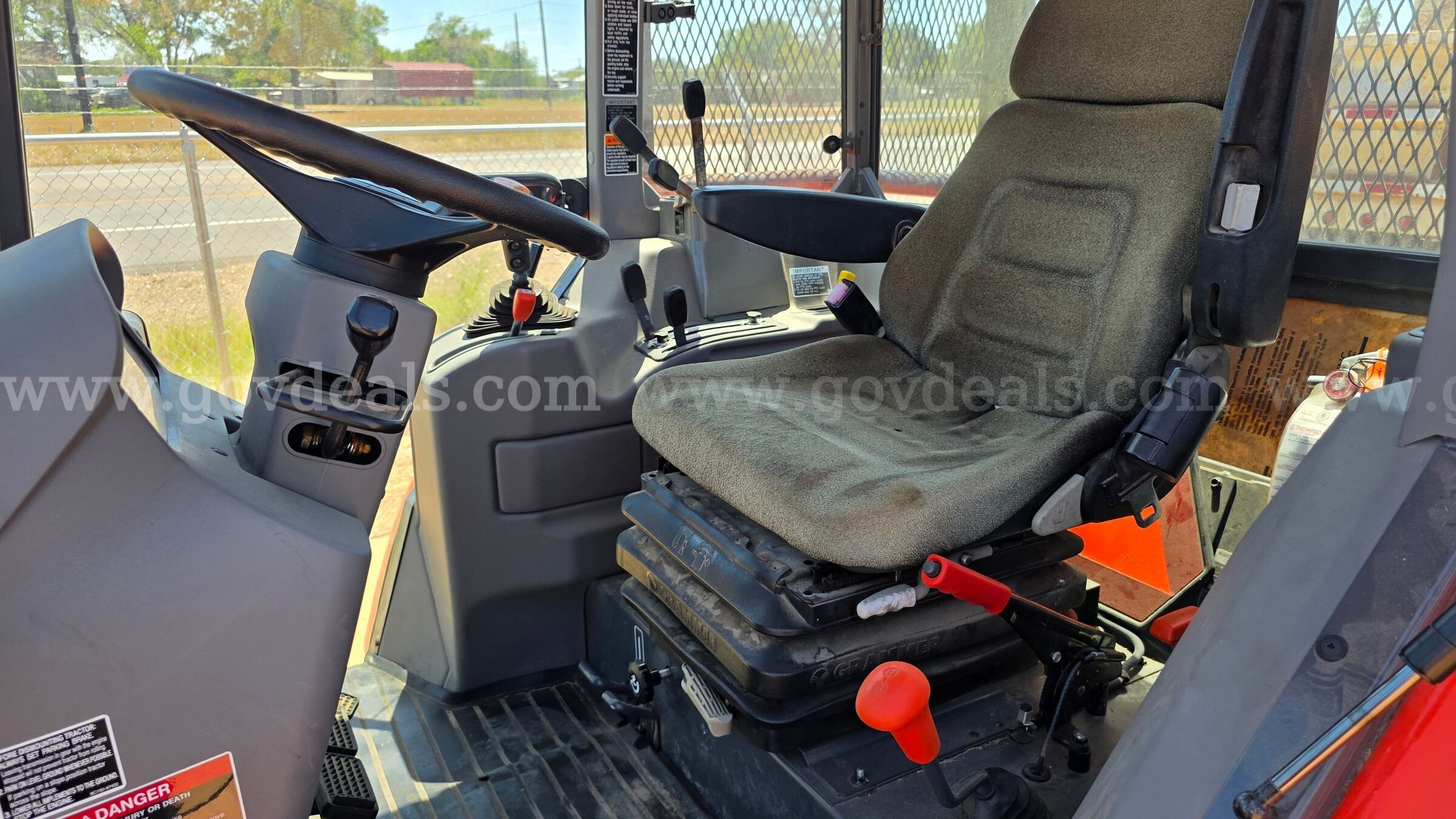 Kubota 108S Tractor Kubota 108S Government Surplus Auction - Photo #5