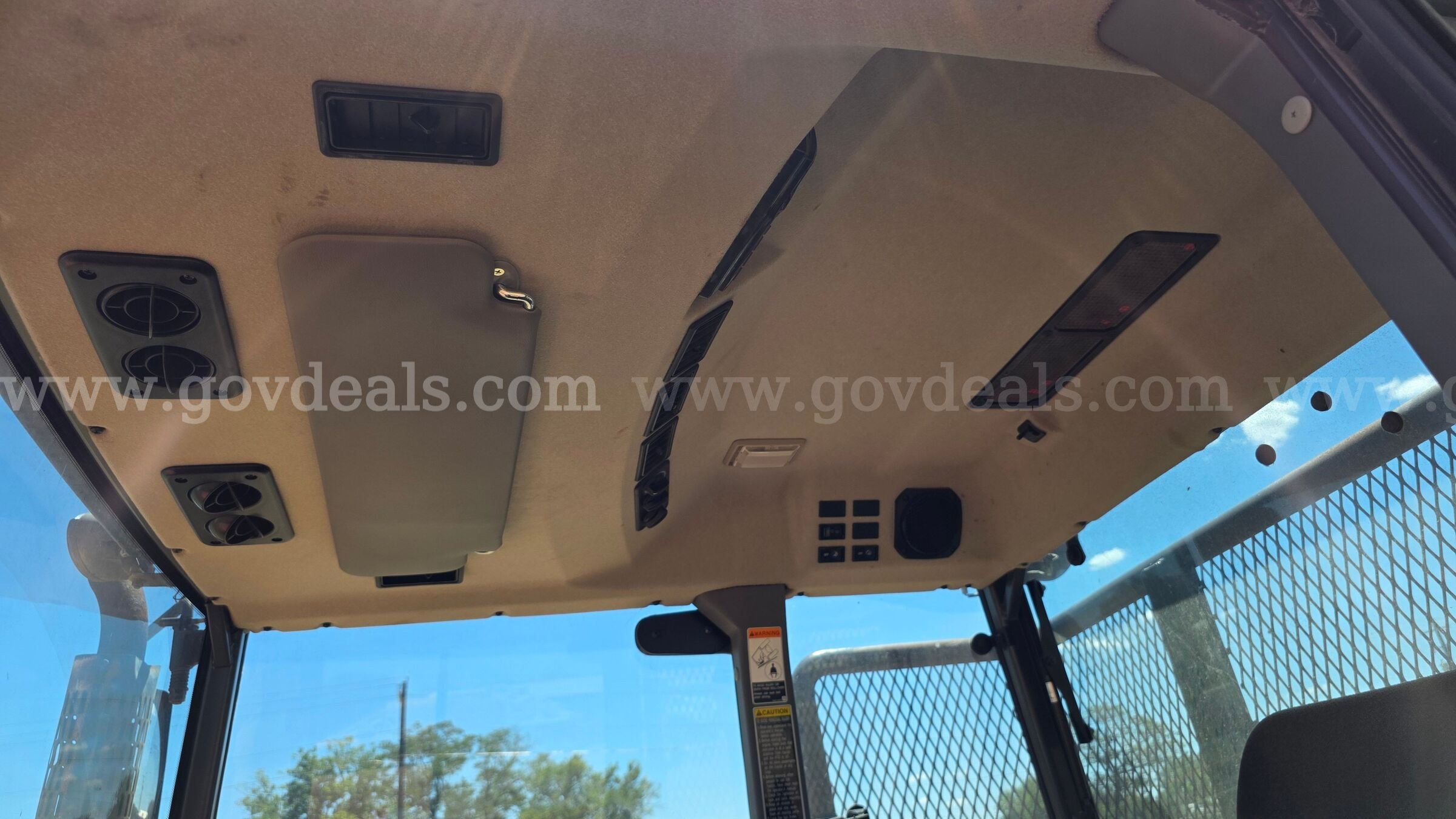 Kubota 108S Tractor Kubota 108S Government Surplus Auction - Photo #6
