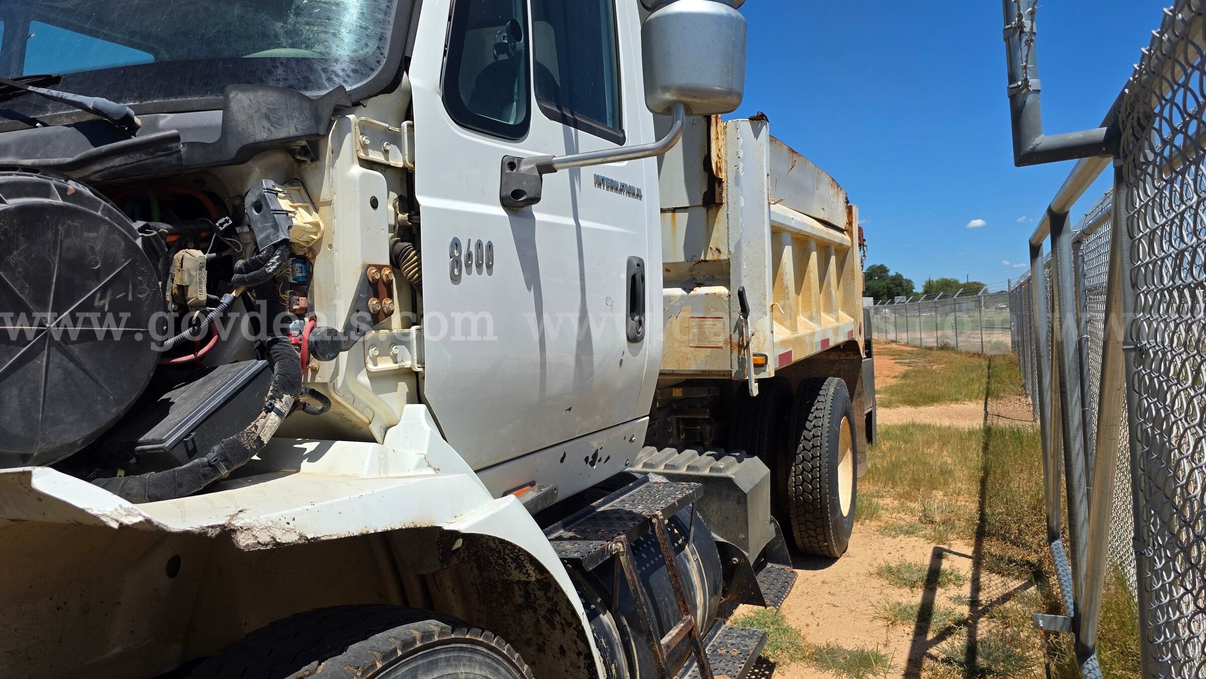 2006 International Dump Truck International 8600 Government Surplus Auction - Photo #3