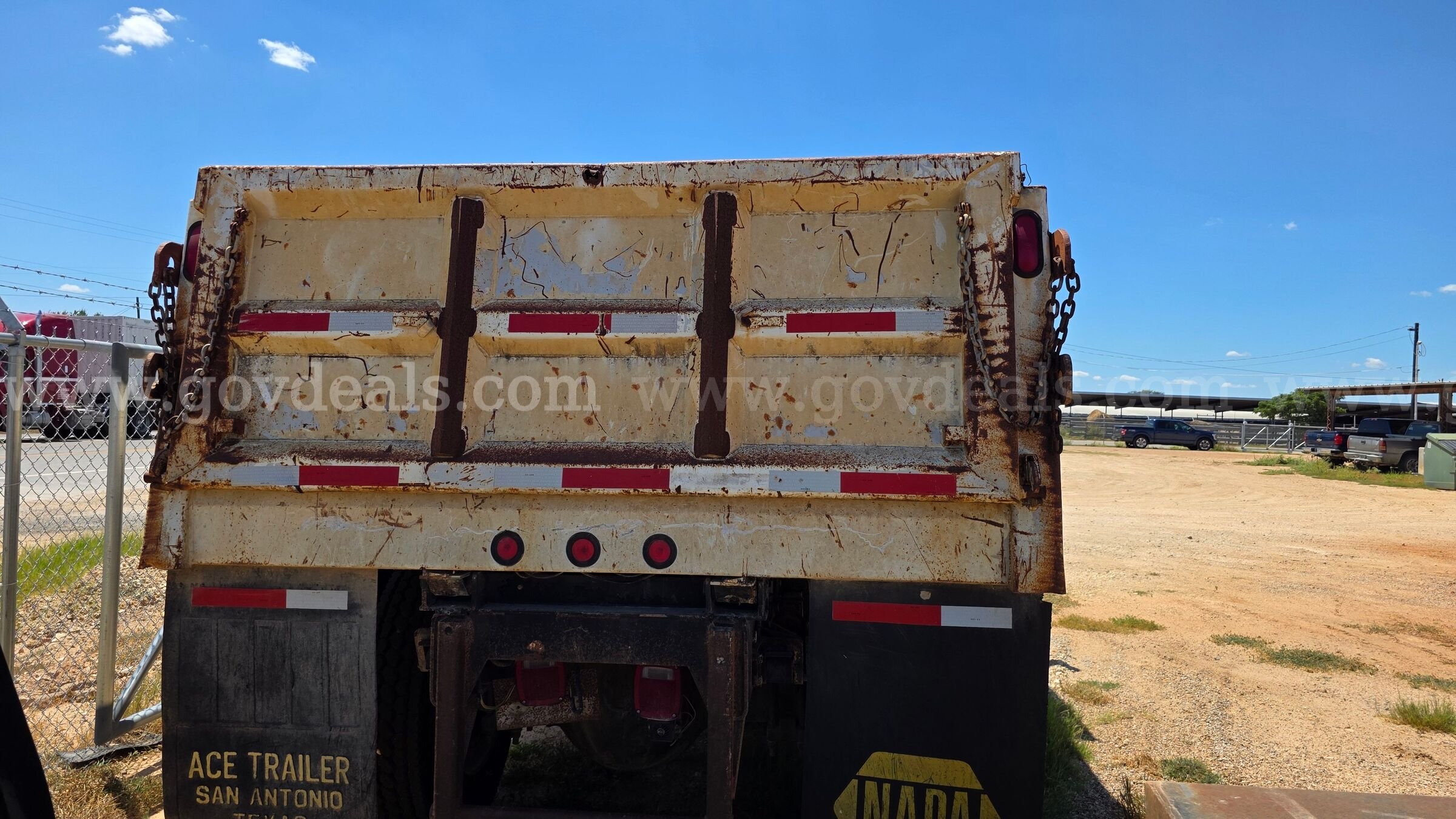 2006 International Dump Truck International 8600 Government Surplus Auction - Photo #5
