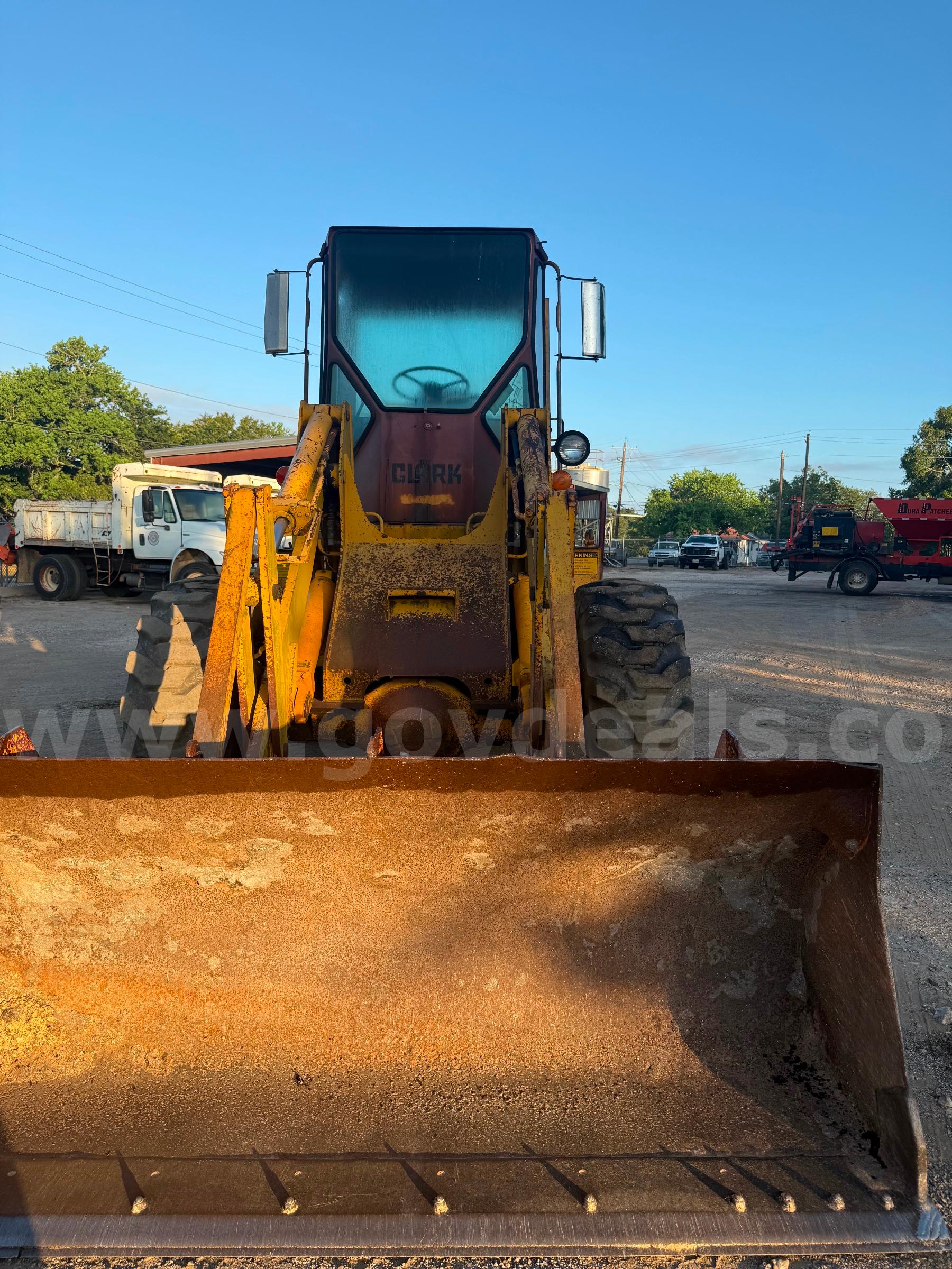 1983 Clark 35-C Loader Clark 35-c Government Surplus Auction - Photo #5