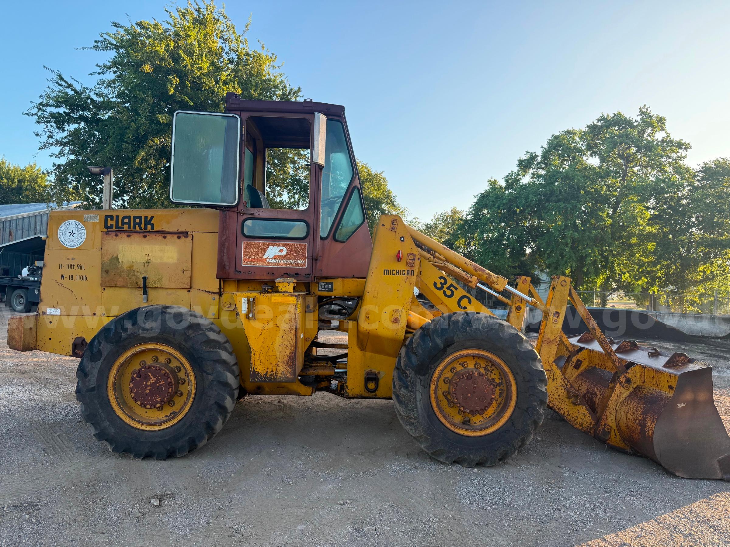 1983 Clark 35-C Loader Clark 35-c Government Surplus Auction - Photo #6