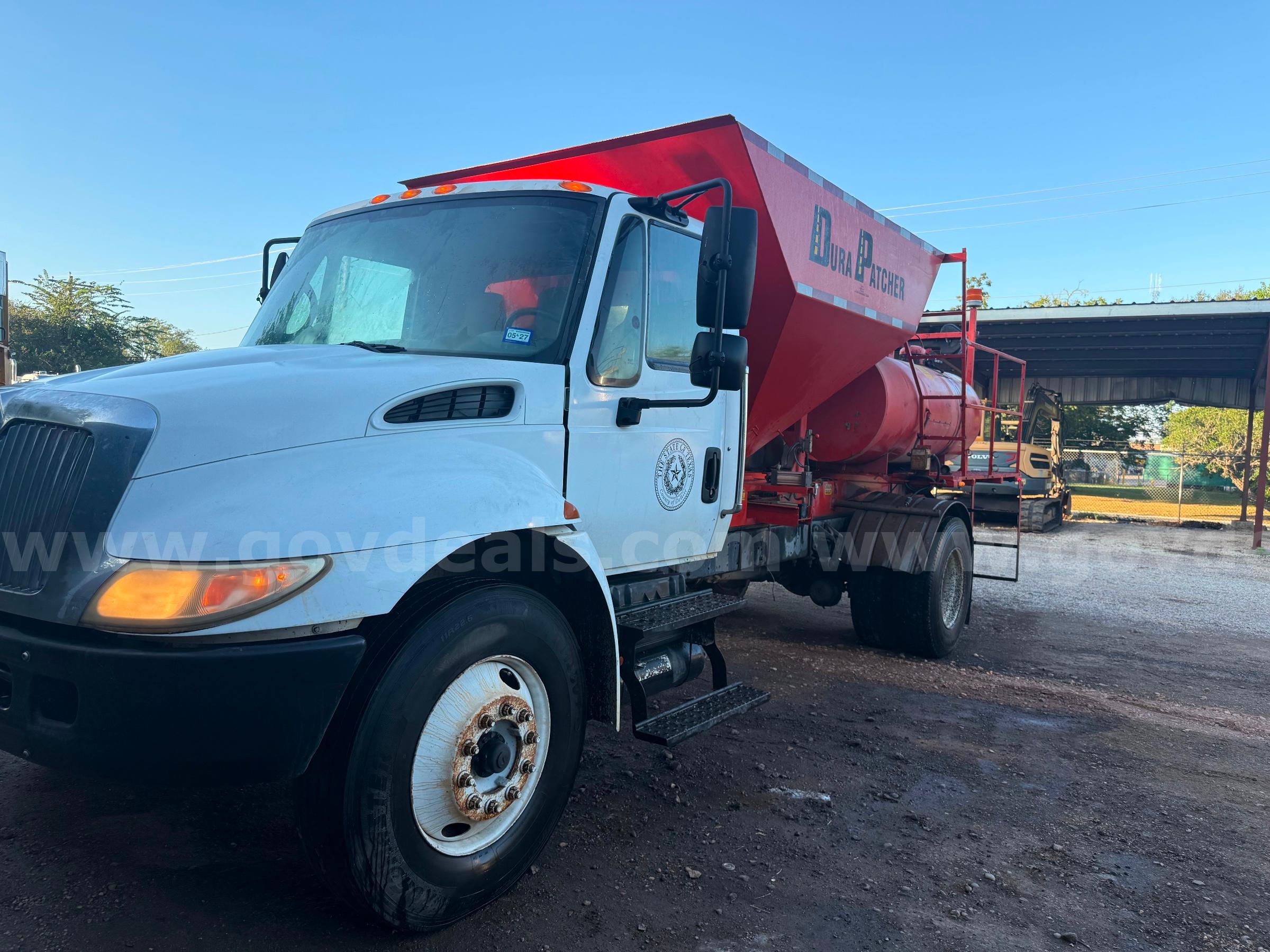 2008 International & 2011 Dura Patcher International  Government Surplus Auction - Photo #2
