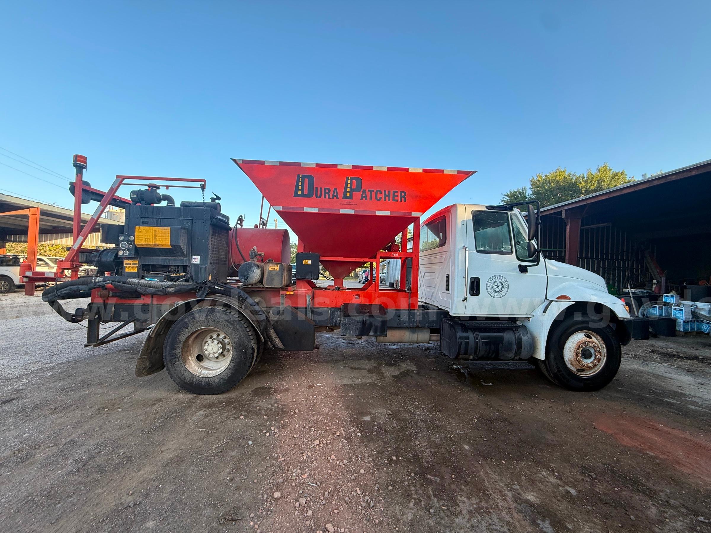 2008 International & 2011 Dura Patcher International  Government Surplus Auction - Photo #5