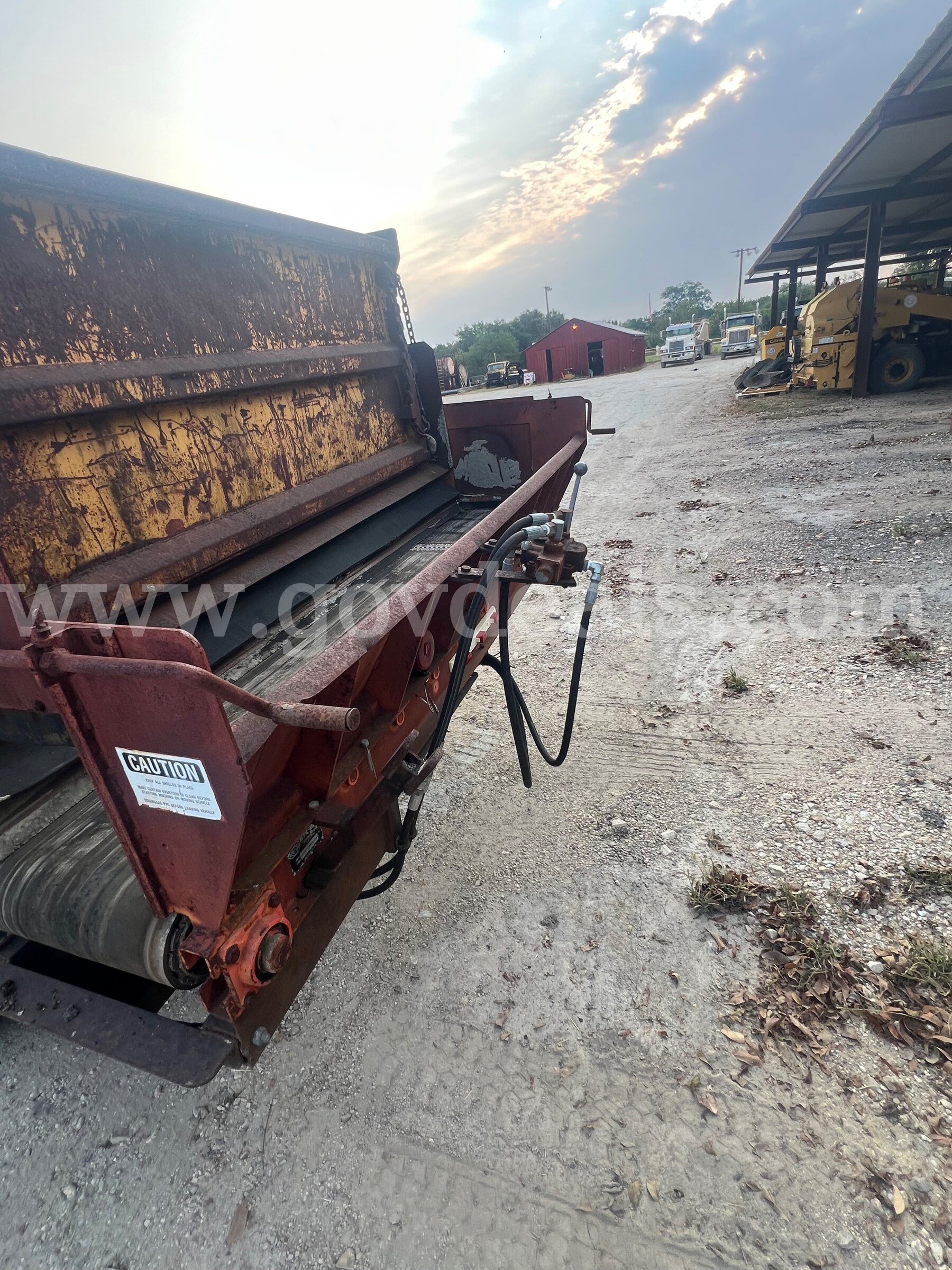 1985 International 1754 & Mounted Conveyor International 1754 Government Surplus Auction - Photo #4