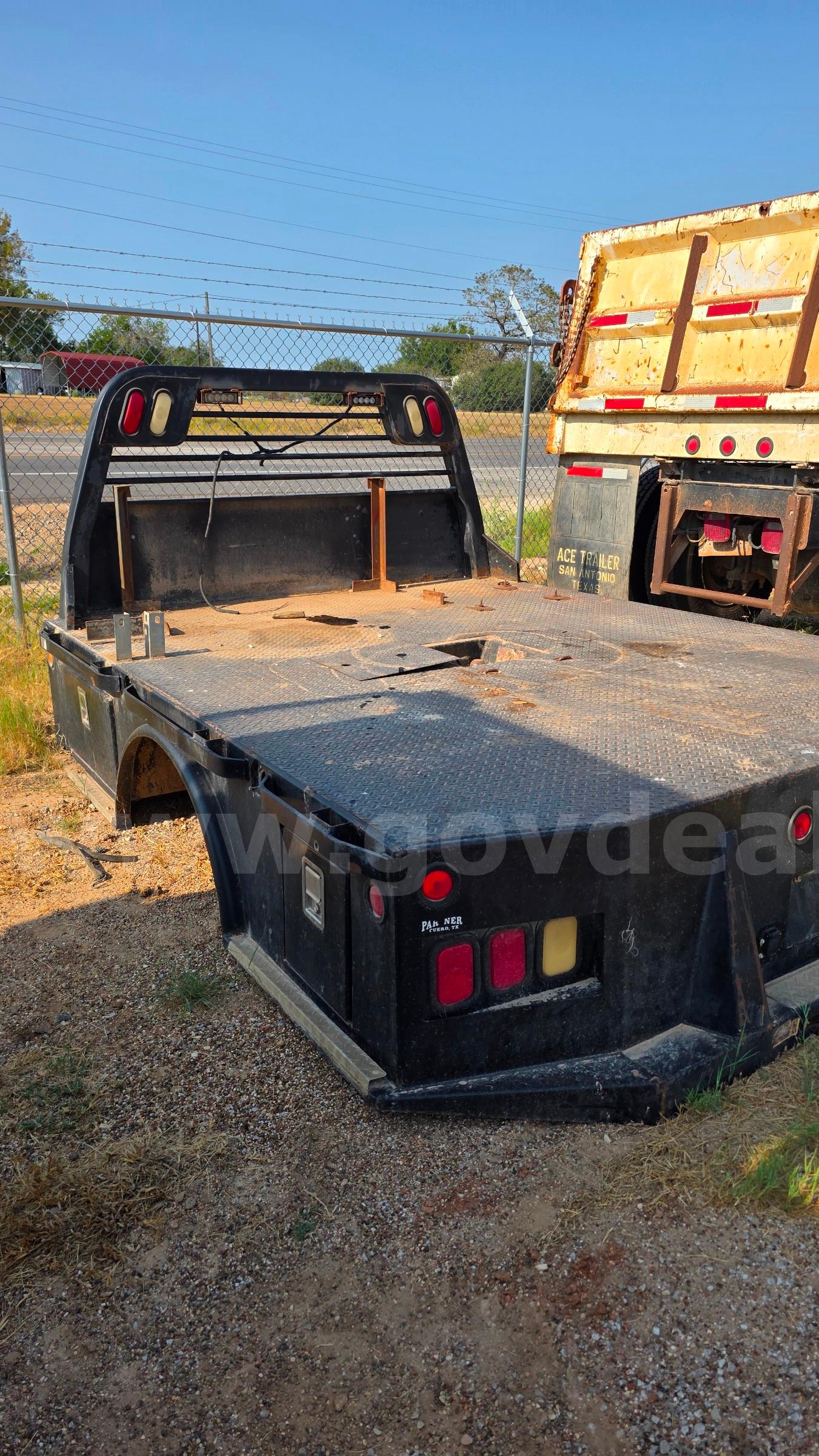 GMC 3500 Flat Bed & Chevrolet 2500 Bumper Chevrolet 3500 Government Surplus Auction - Primary Photo