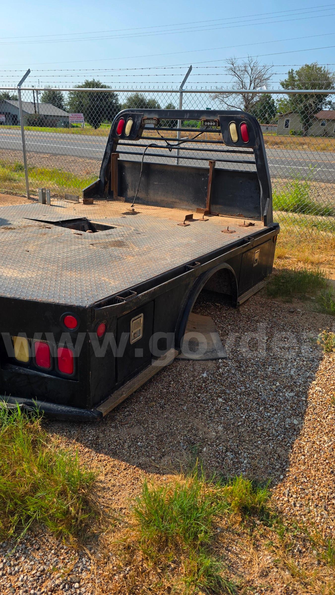 GMC 3500 Flat Bed & Chevrolet 2500 Bumper Chevrolet 3500 Government Surplus Auction - Photo #2