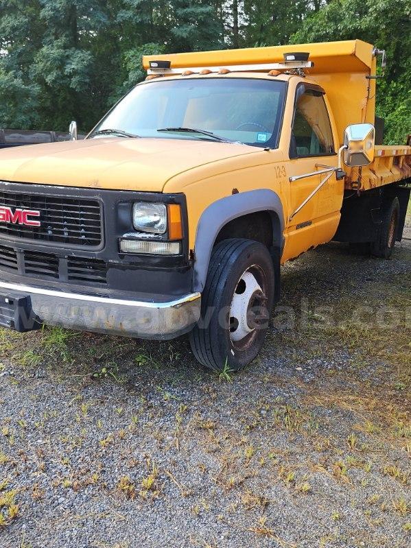 2001 GMC Sierra 3500 GMC Sierra Government Surplus Auction - Photo #2