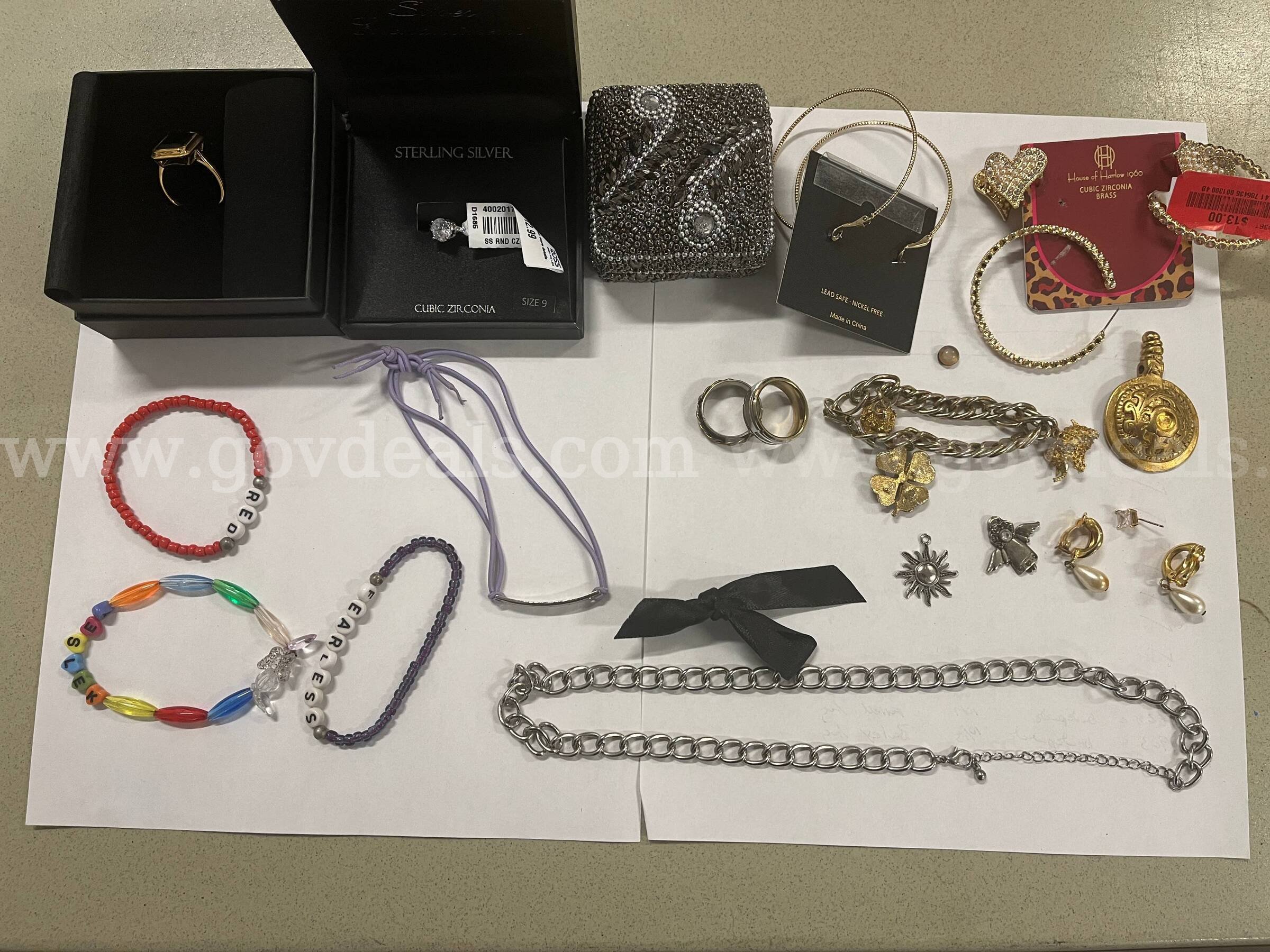 Fashion jewelry lot Mult  Government Surplus Auction - Primary Photo