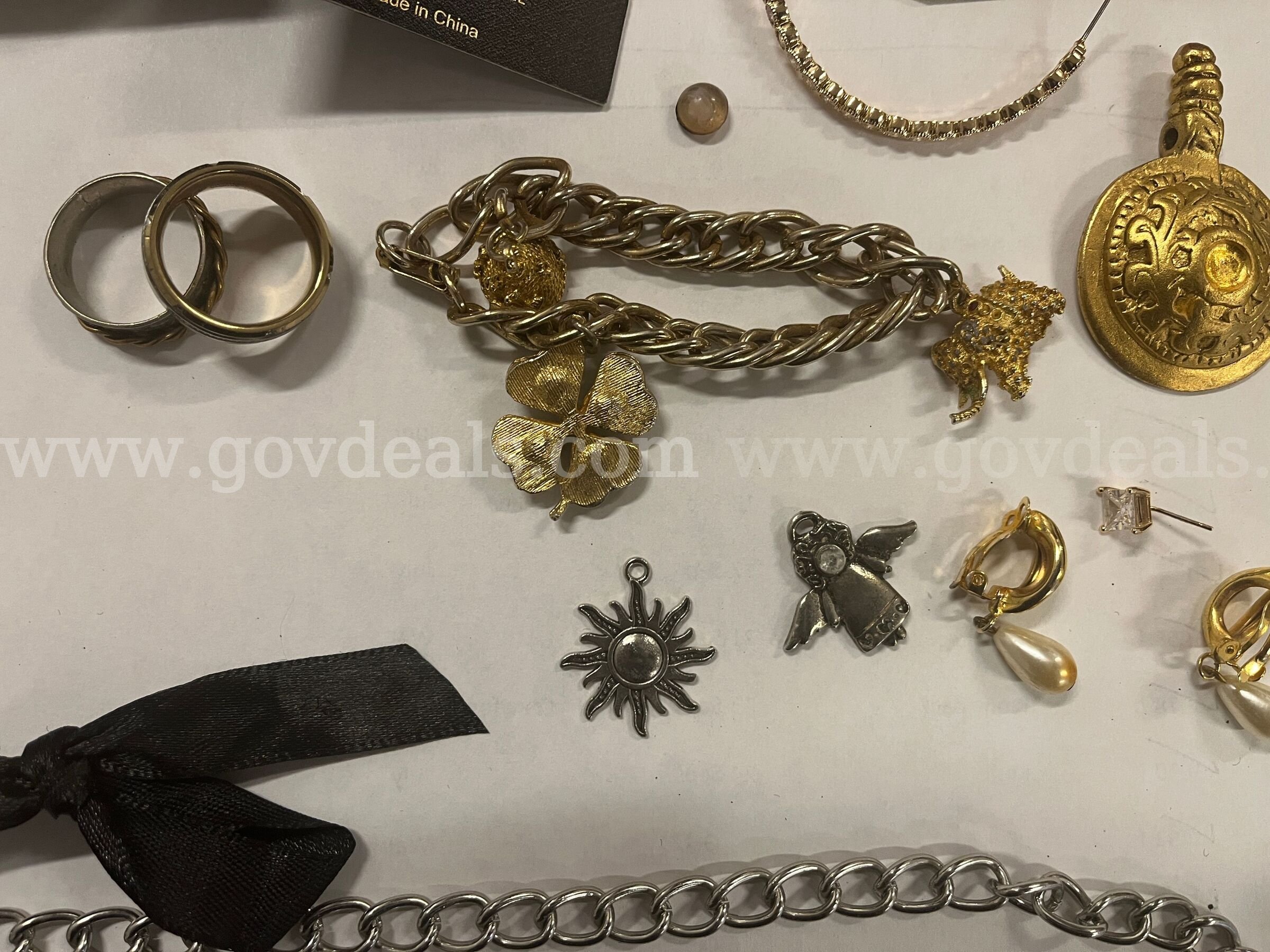 Fashion jewelry lot Mult  Government Surplus Auction - Photo #4
