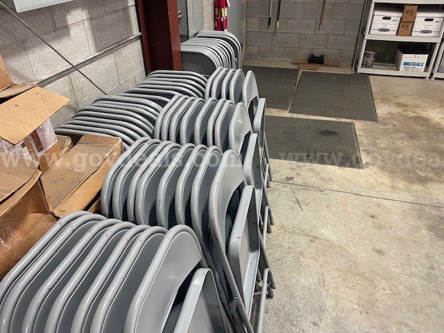 LOT of 95 Metal folding Chairs   Government Surplus Auction - Photo #2