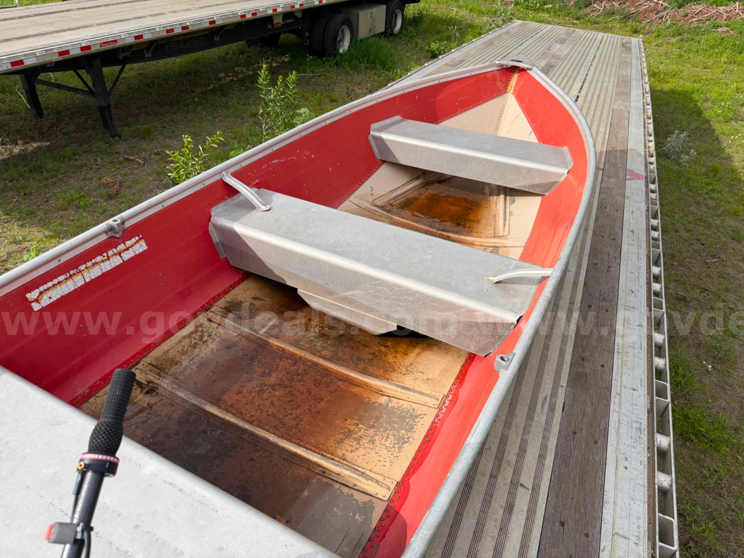 LOWE BOAT AND MOTOR LOWE BOAT Government Surplus Auction - Photo #6