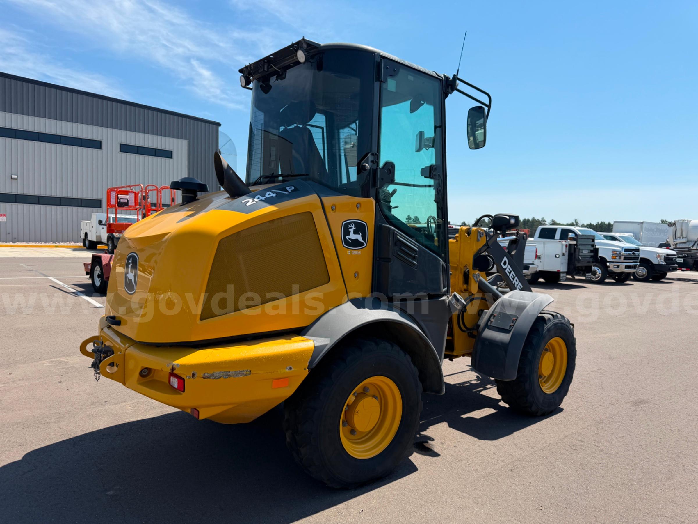 2023 JOHN DEERE 244 / P WHEEL LOADER JOHN DEERE 244 Government Surplus Auction - Photo #4