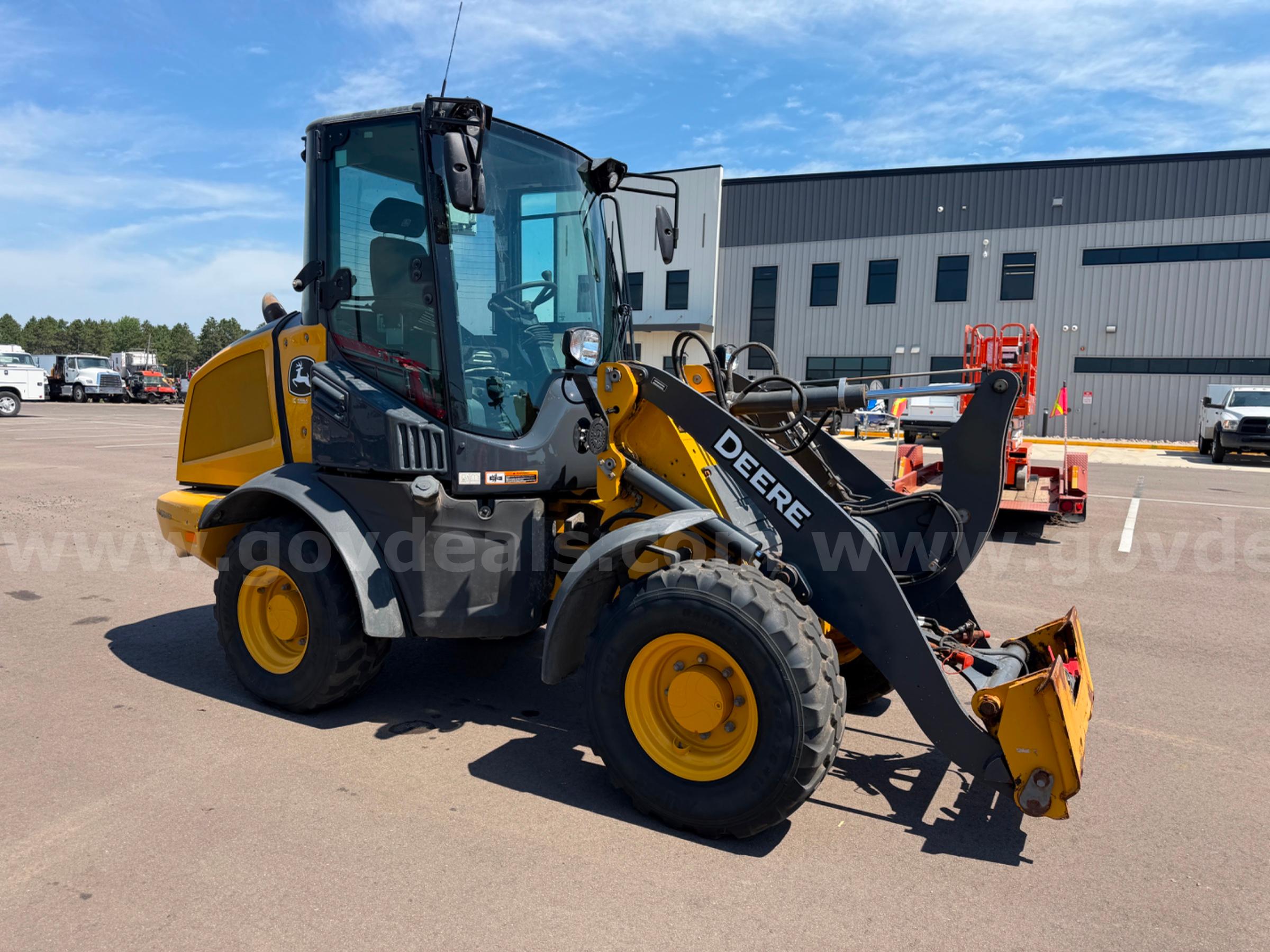 2023 JOHN DEERE 244 / P WHEEL LOADER JOHN DEERE 244 Government Surplus Auction - Photo #6