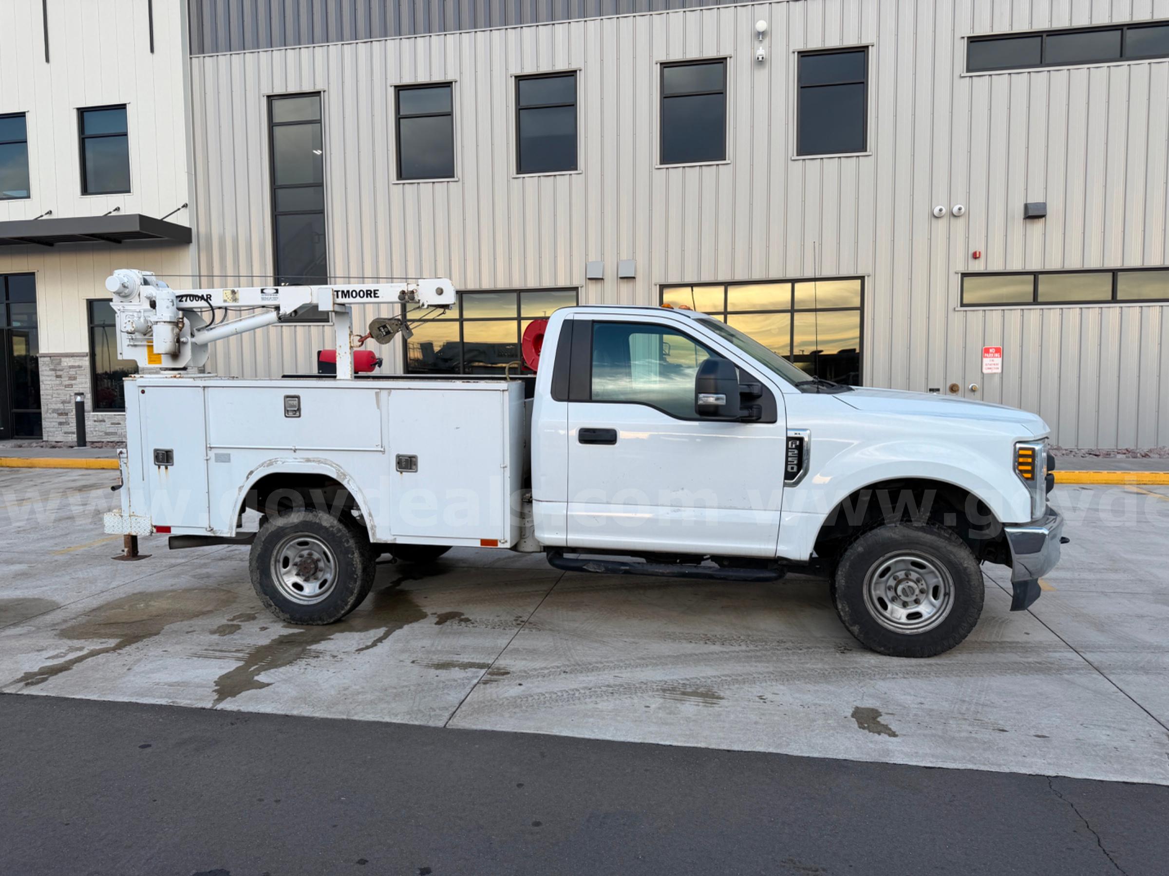 2019 FORD F250 SUPER DUTY 4X4 SERVICE CRANE FORD F250 Government Surplus Auction - Photo #2