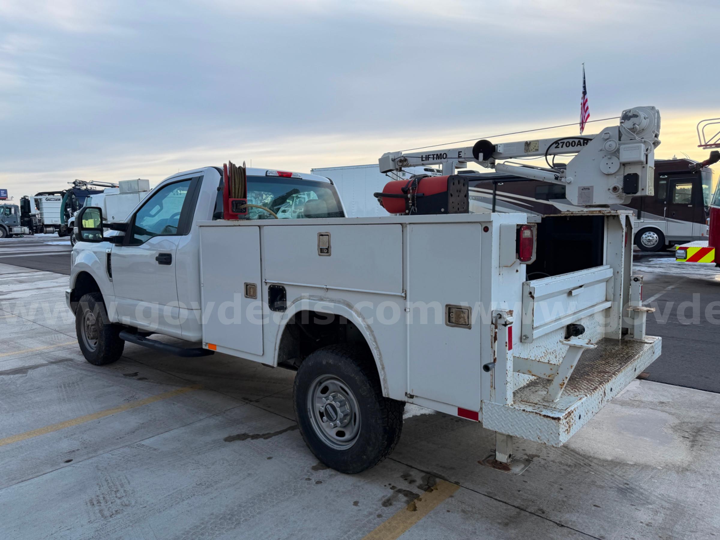 2019 FORD F250 SUPER DUTY 4X4 SERVICE CRANE FORD F250 Government Surplus Auction - Photo #4