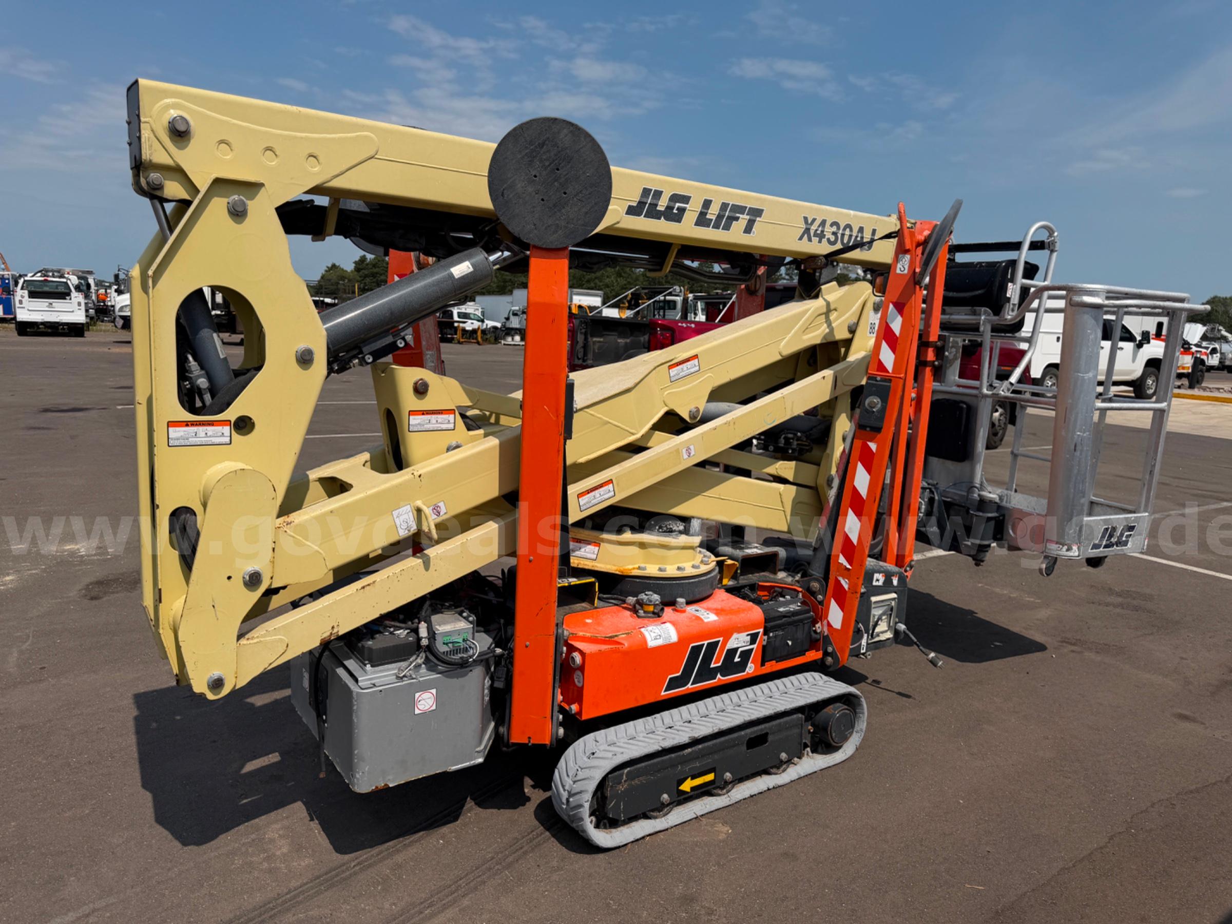 2017 JLG X430AJ COMPACT TRACK CRAWLER BOOM LIFT