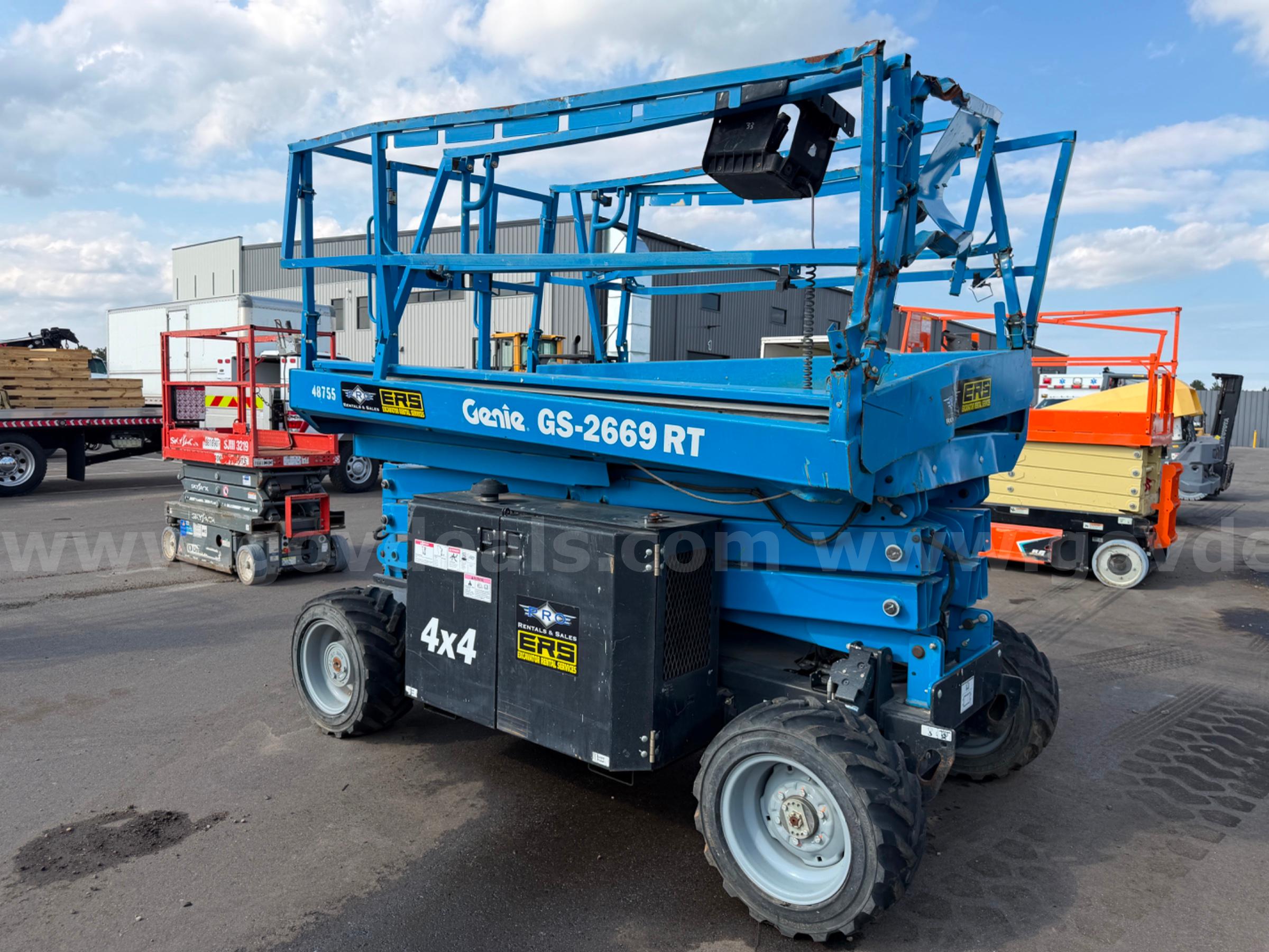 2018 GENIE GS2669 RT SCISSOR LIFT GENIE GS2669 Government Surplus Auction - Photo #2