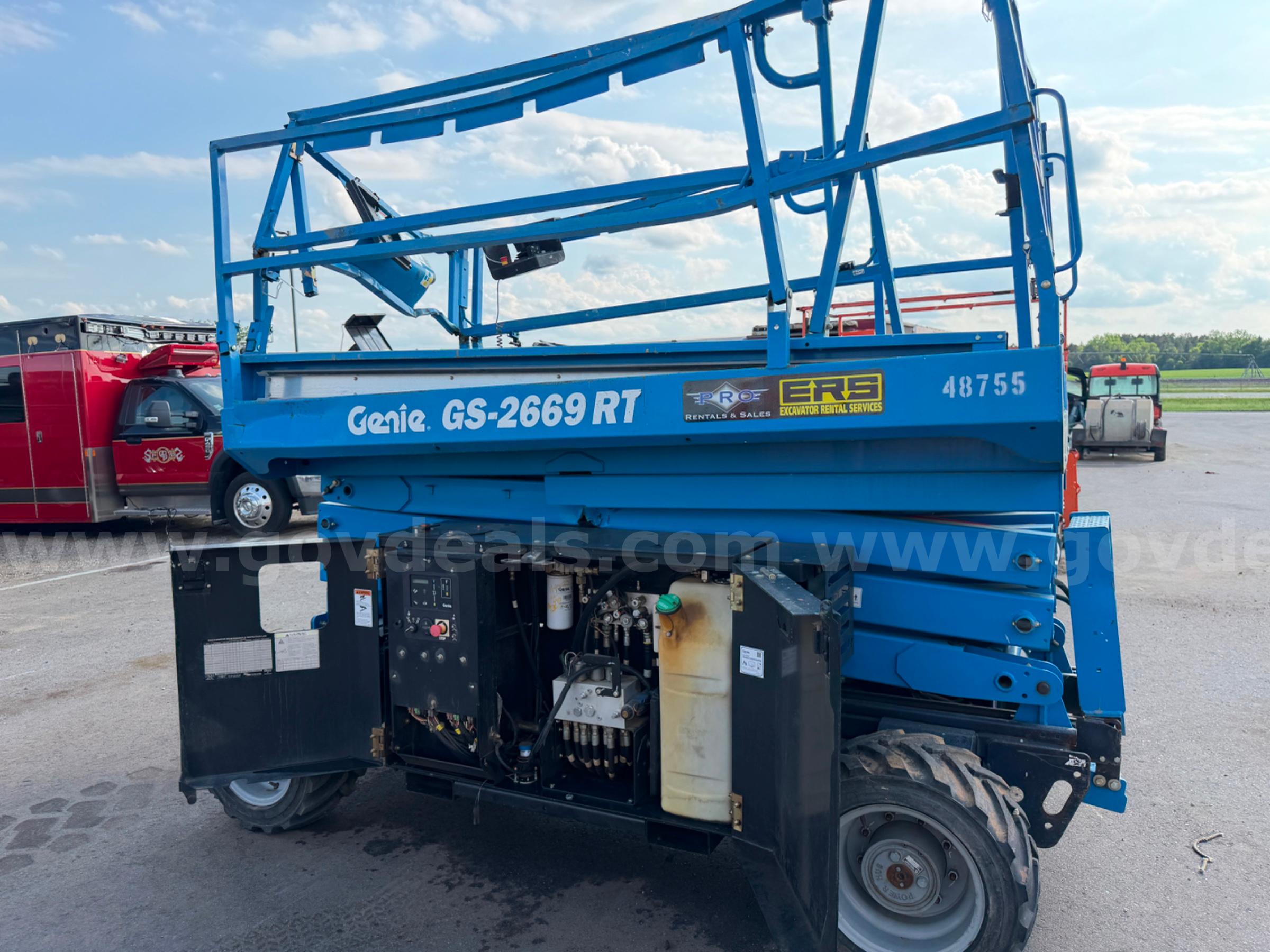 2018 GENIE GS2669 RT SCISSOR LIFT GENIE GS2669 Government Surplus Auction - Photo #3