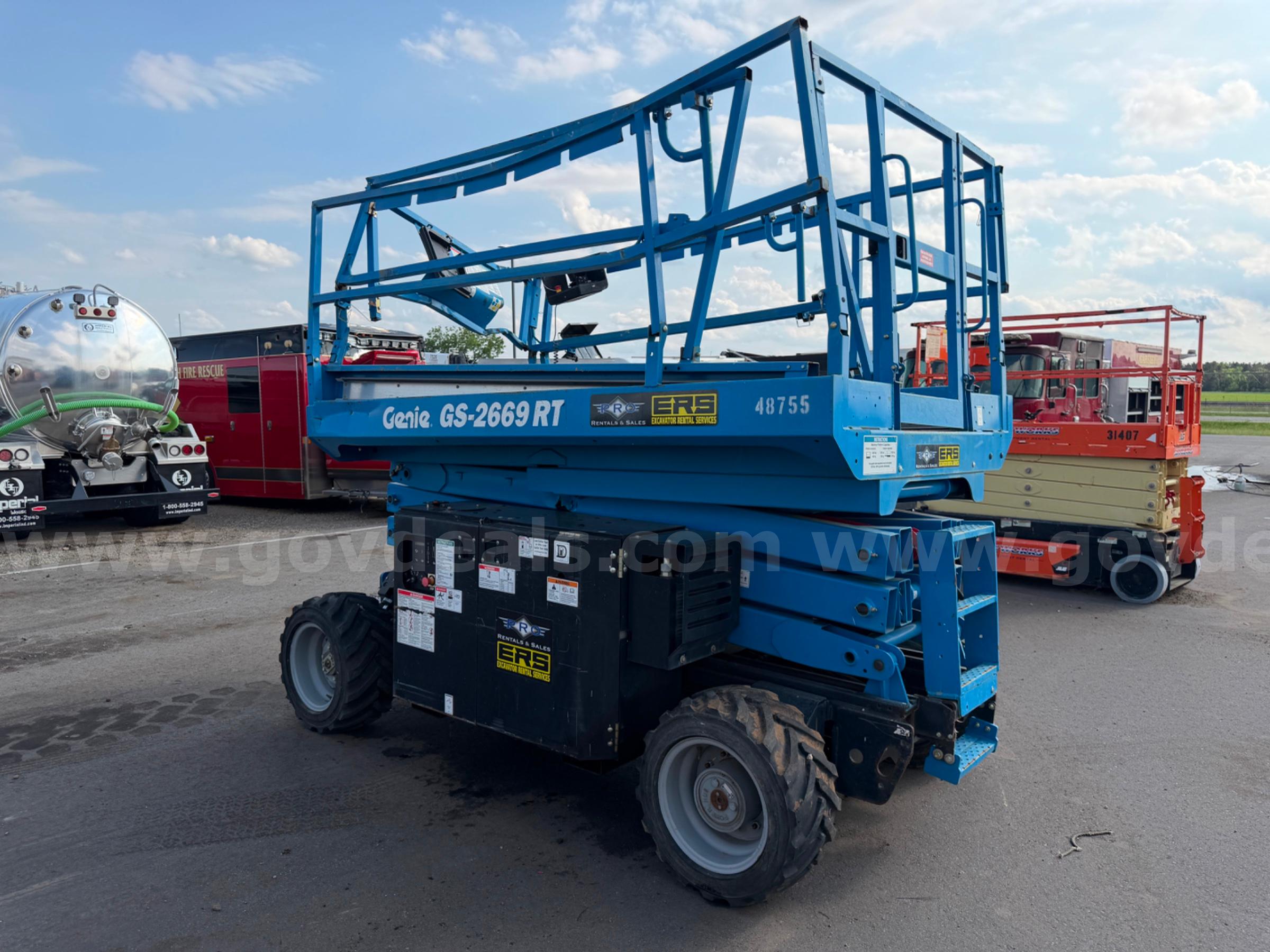 2018 GENIE GS2669 RT SCISSOR LIFT GENIE GS2669 Government Surplus Auction - Photo #4