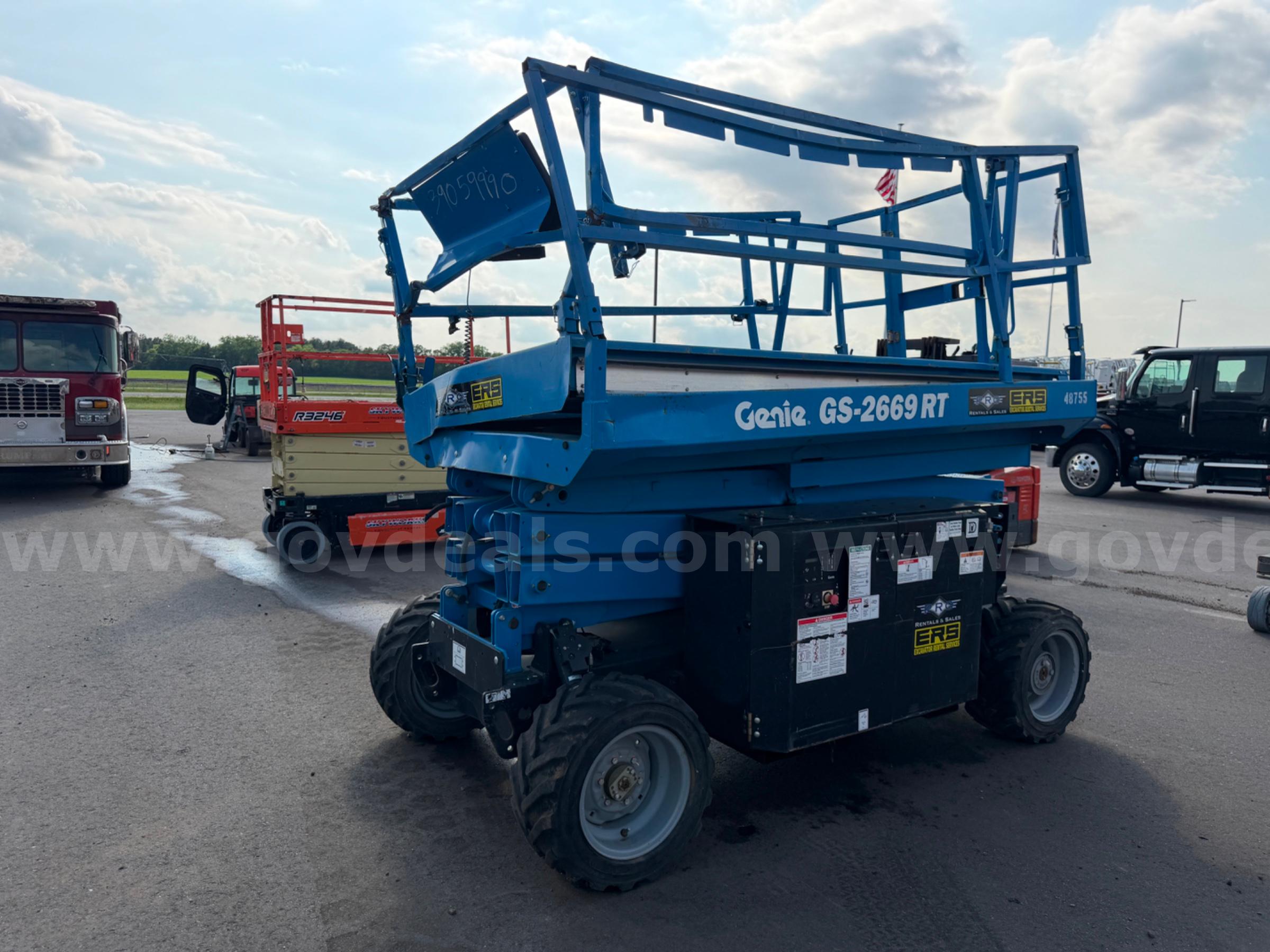 2018 GENIE GS2669 RT SCISSOR LIFT GENIE GS2669 Government Surplus Auction - Photo #5