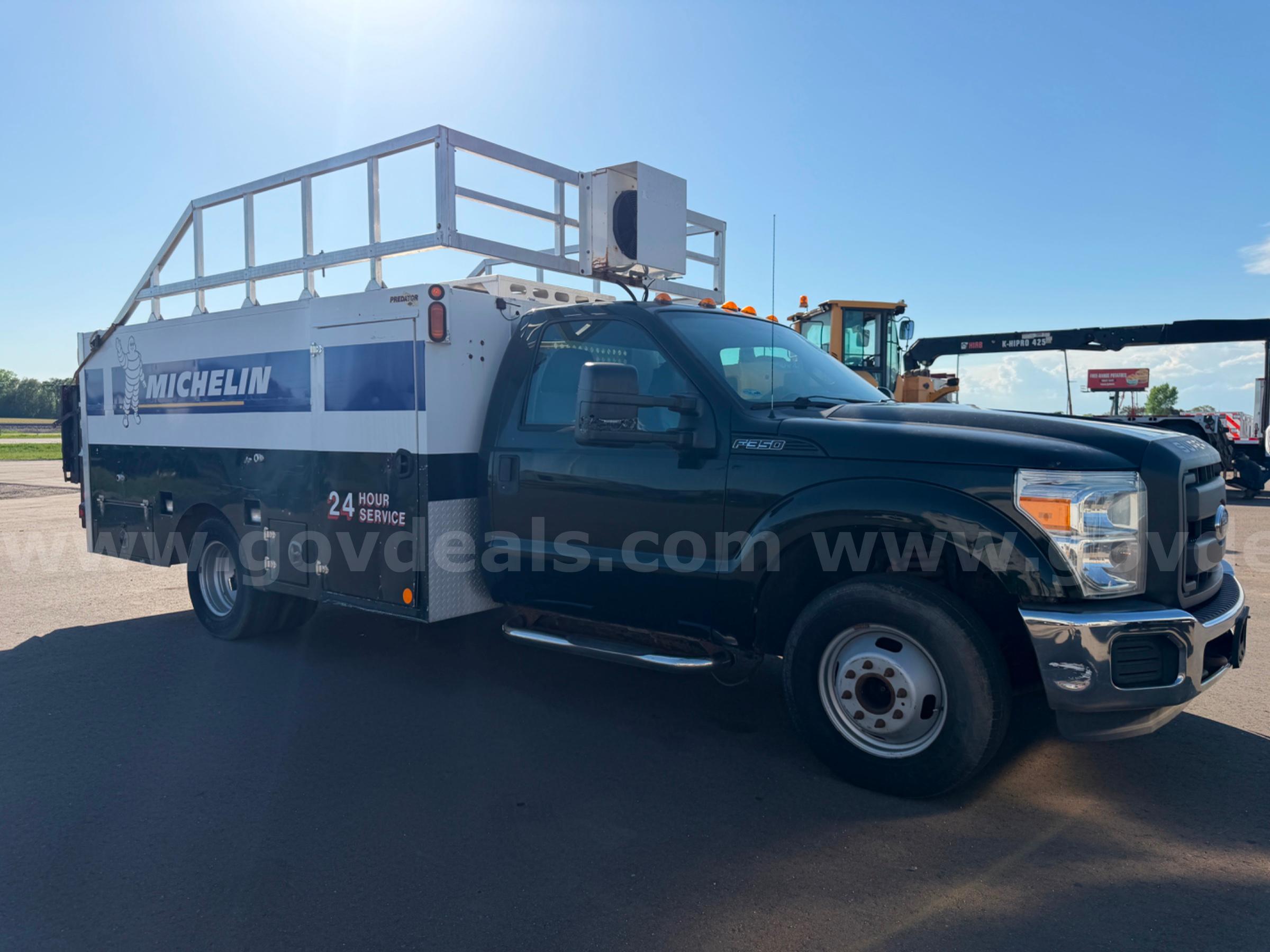 2013 FORD F-350 SUPER DUTY TIRE SERVICE TRUCK FORD F-350 Government Surplus Auction - Photo #2
