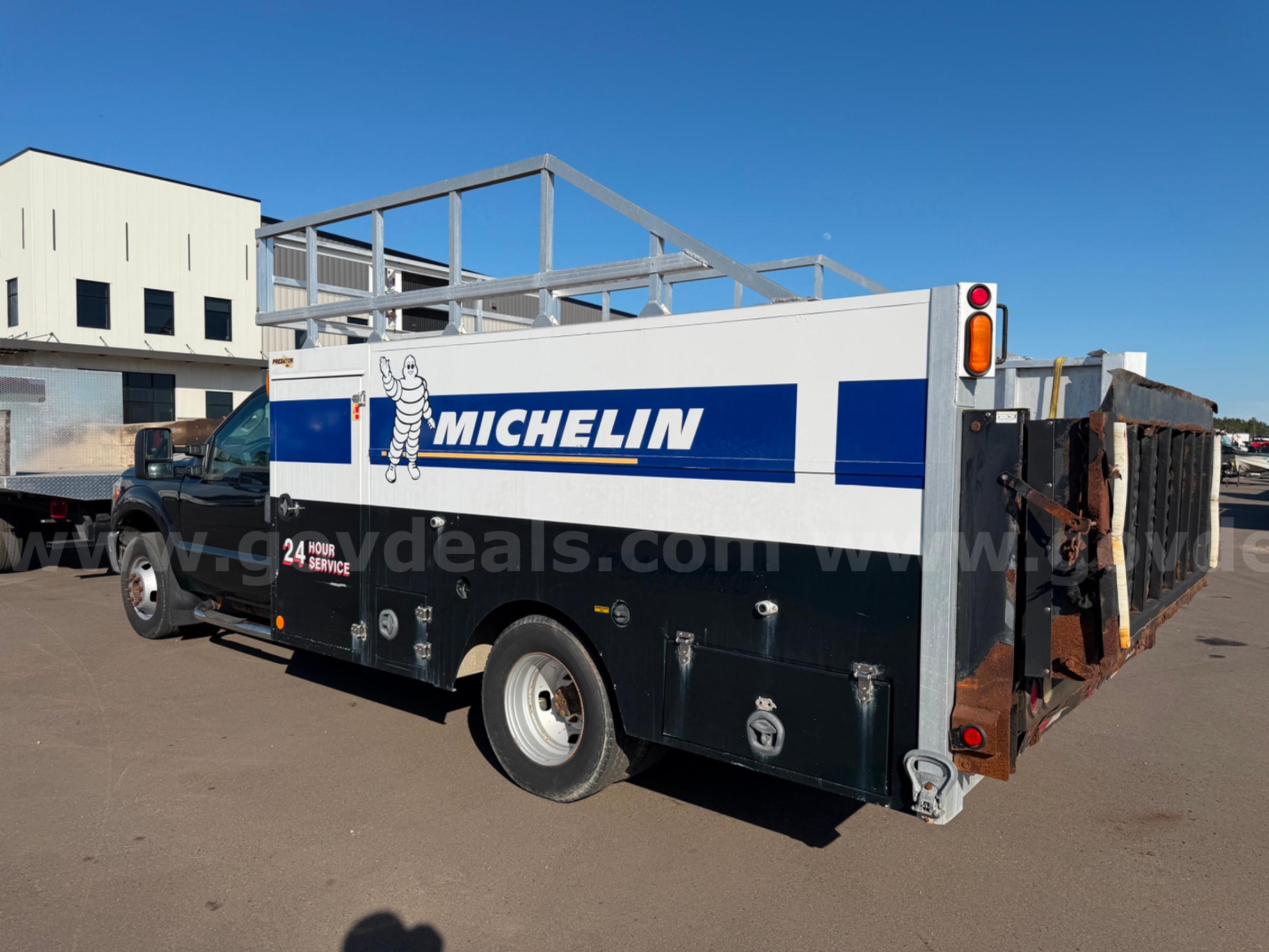 2013 FORD F-350 SUPER DUTY TIRE SERVICE TRUCK FORD F-350 Government Surplus Auction - Photo #4