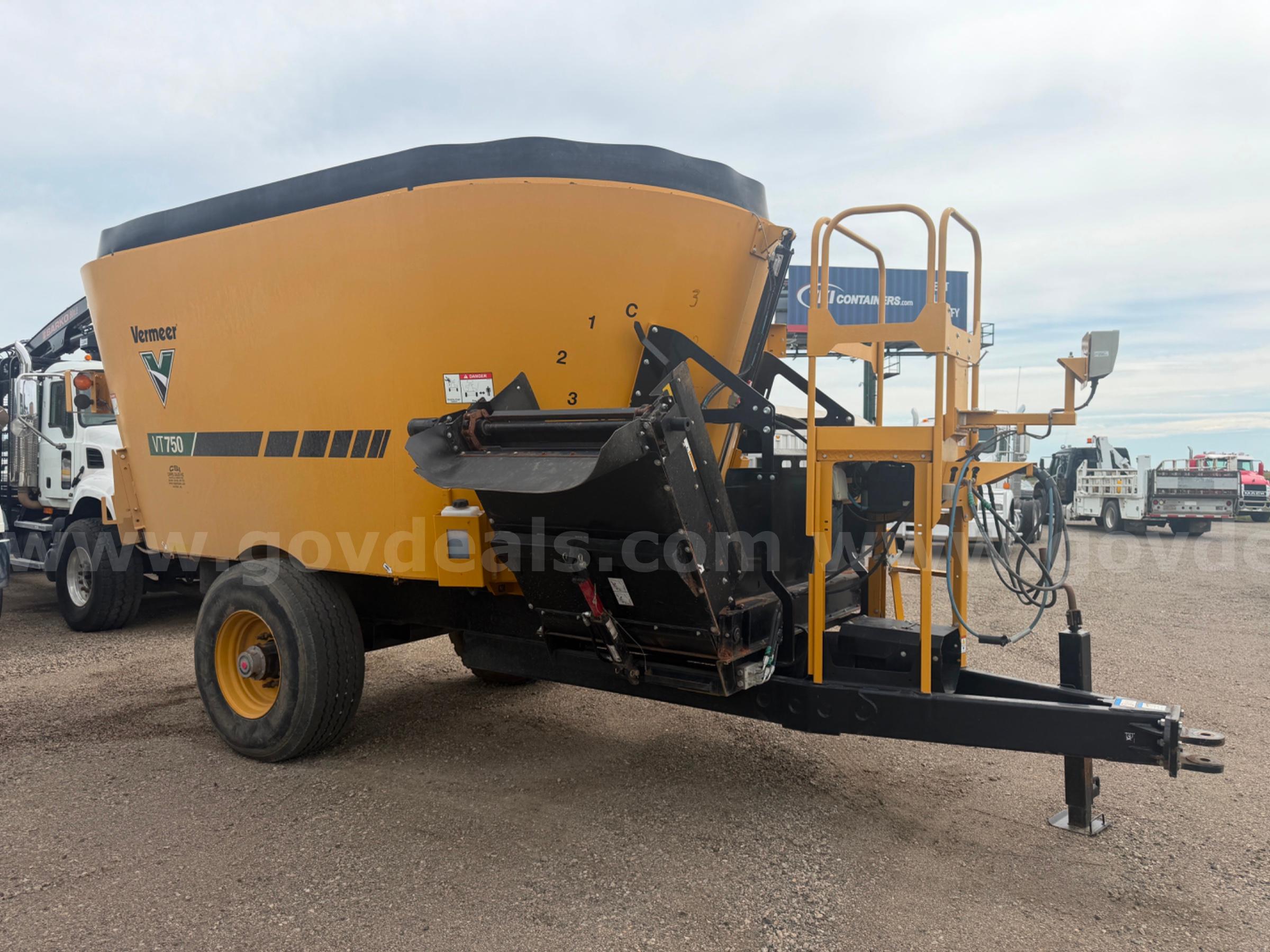 2023 VERMEER VT750 FEED / MIXER WAGON VERMEER VT750 Government Surplus Auction - Photo #3