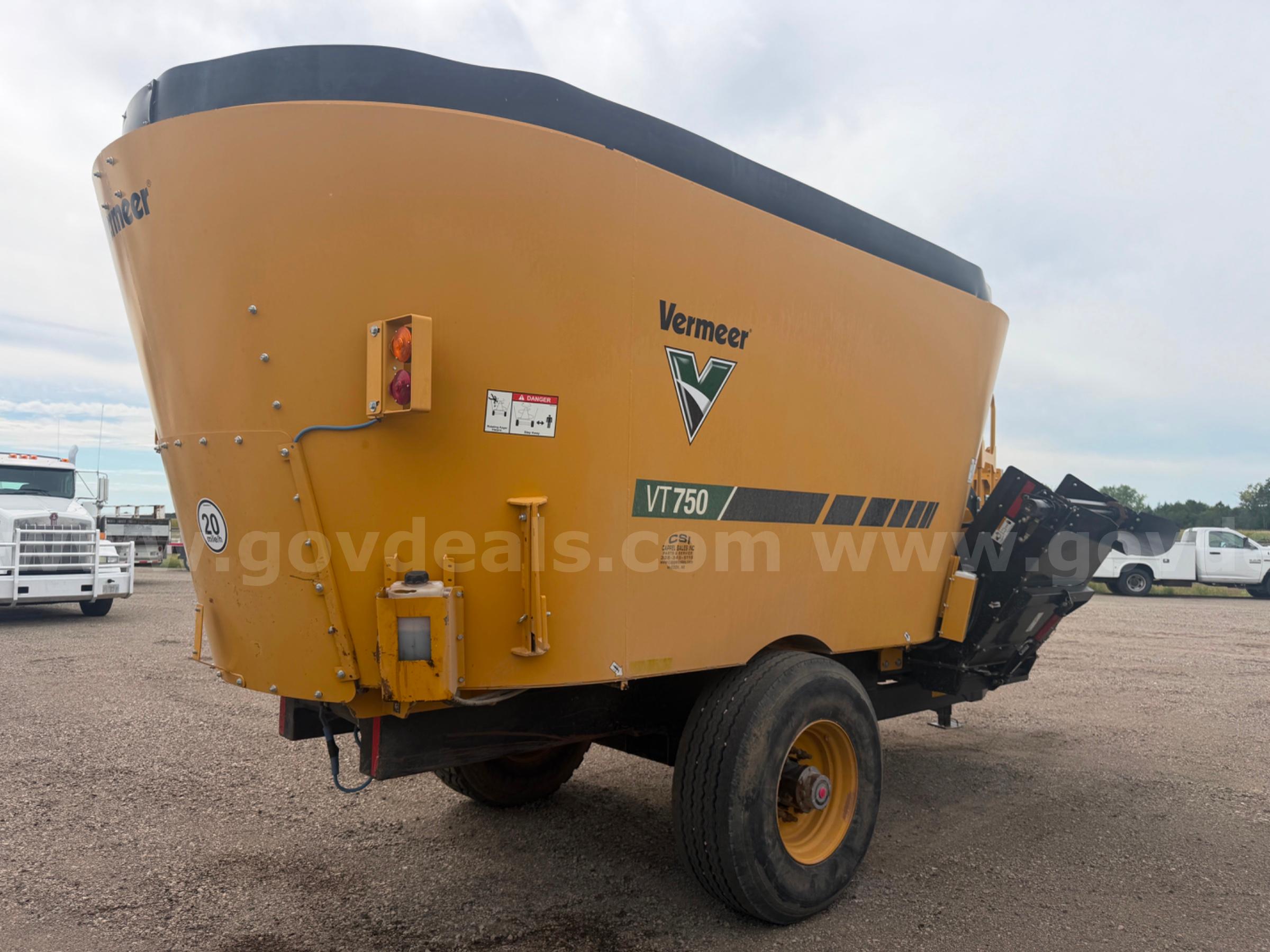 2023 VERMEER VT750 FEED / MIXER WAGON VERMEER VT750 Government Surplus Auction - Photo #4