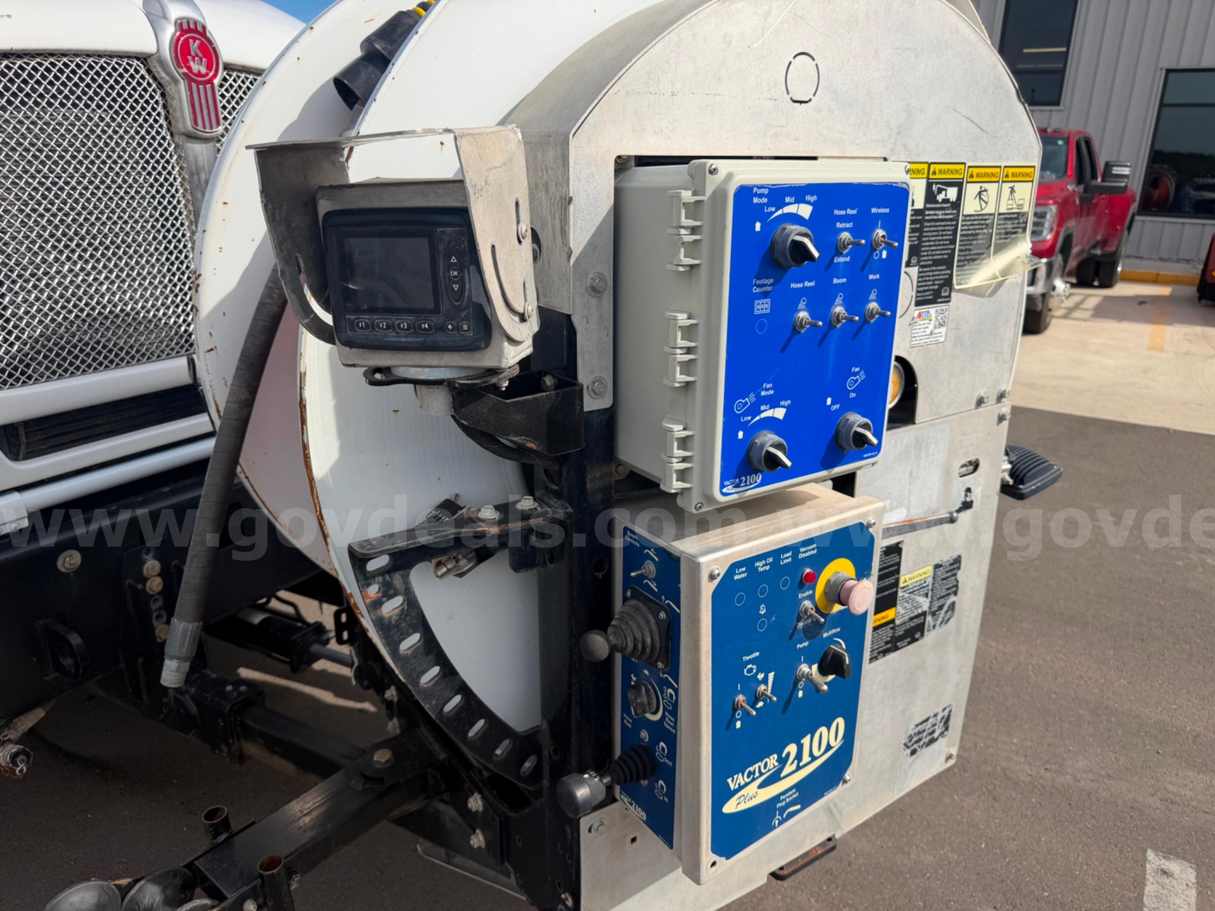 2016 KENWORTH T470 VACTOR 2100 PLUS VACUUM TANK KENWORTH T470 Government Surplus Auction - Photo #6