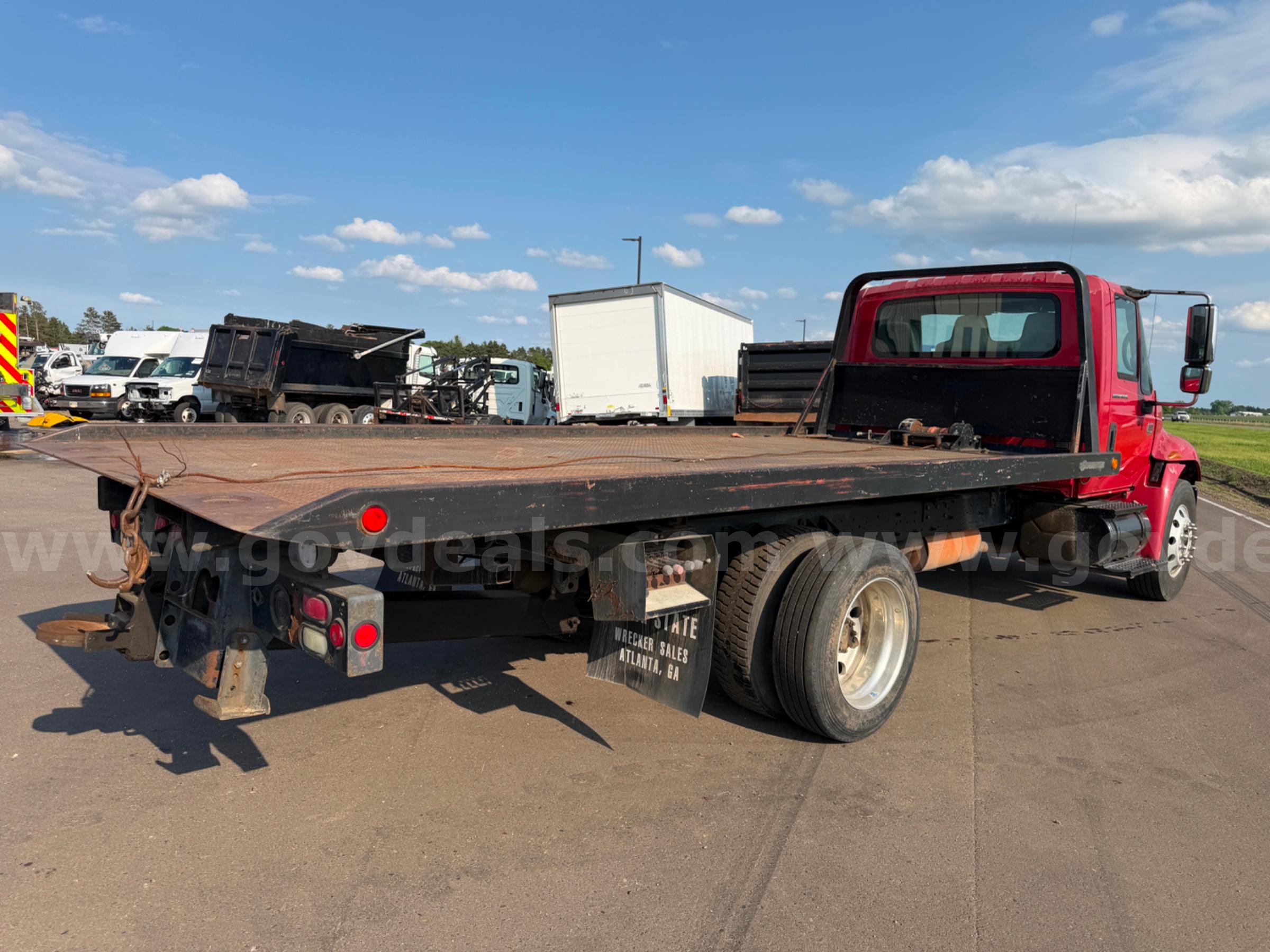 2002 INTERNATIONAL 4300 CHAMPION ROLLBACK TOW TRUCK INTERNATIONAL 4300 Government Surplus Auction - Photo #5