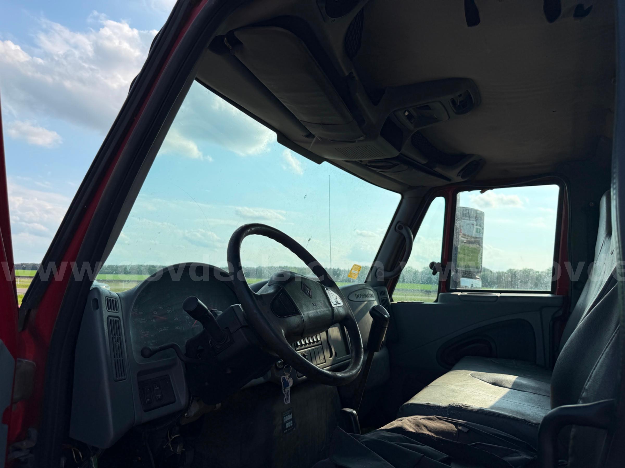 2002 INTERNATIONAL 4300 CHAMPION ROLLBACK TOW TRUCK INTERNATIONAL 4300 Government Surplus Auction - Photo #6