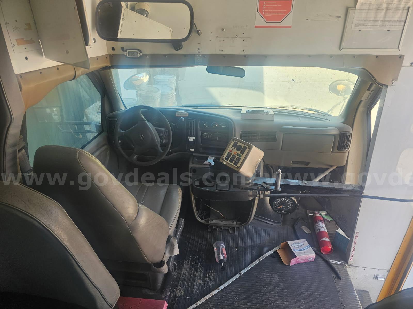 2001 Chevrolet Express Chevrolet Express Government Surplus Auction - Photo #3