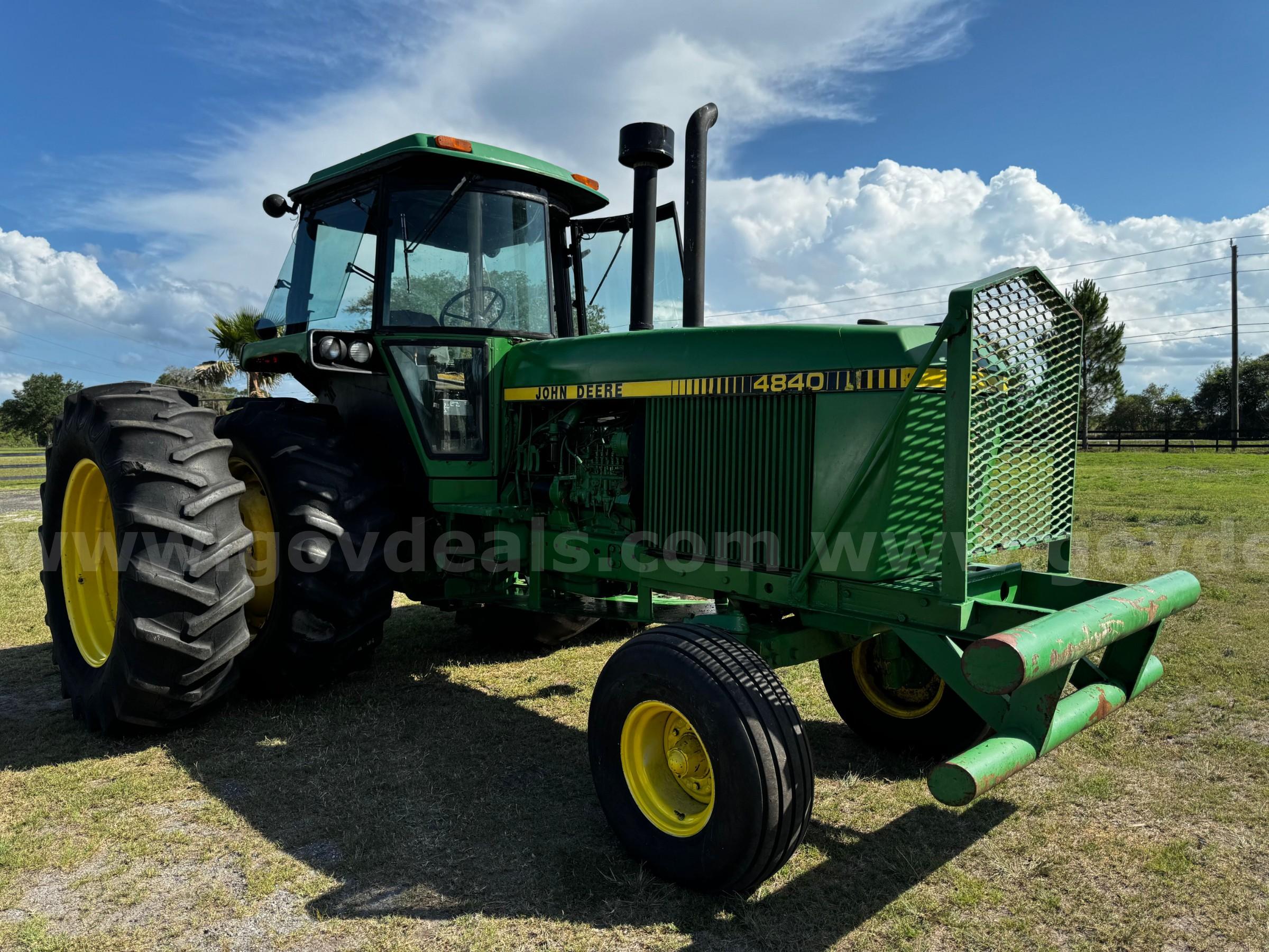 John Deere 4840 Tractor John Deere 4840 Government Surplus Auction - Photo #2
